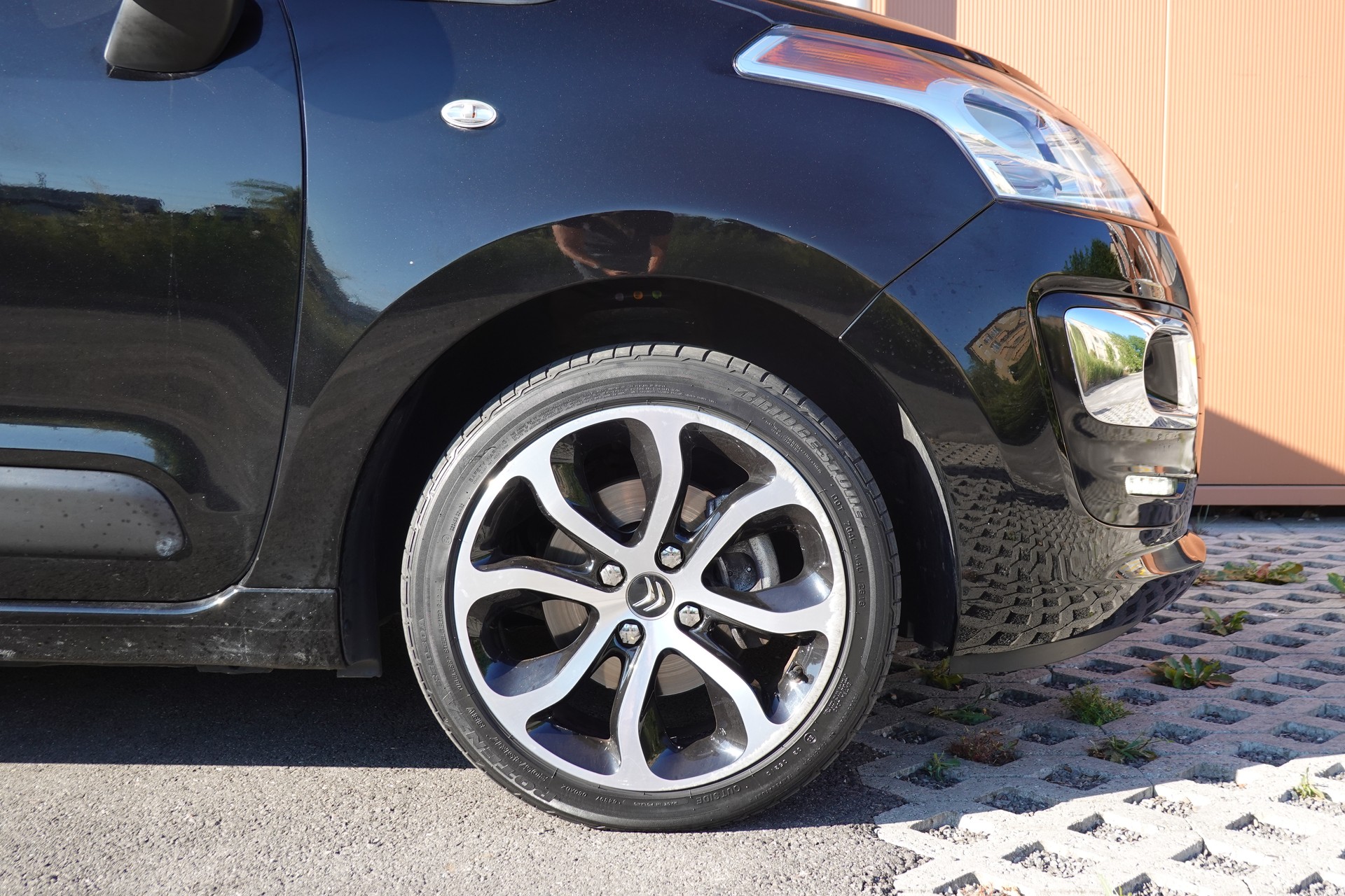 CITROEN C3 Picasso 1.2 - "Véhicule CH * Embrayage neuf * 8 Roues * Régulateur de vitesse * capteur stationnement * intérieur tissus"-image-4