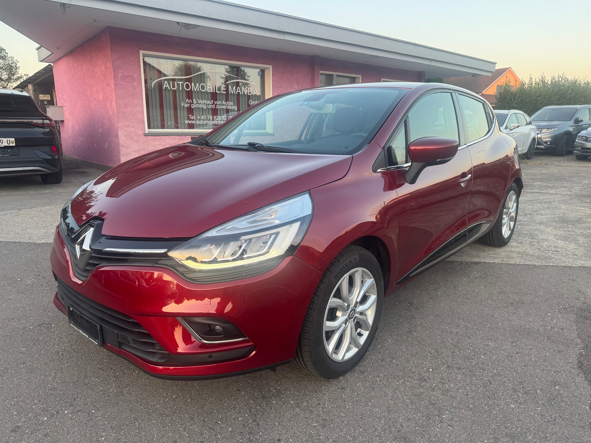 RENAULT Clio 1.2 16V T Initiale Paris EDC