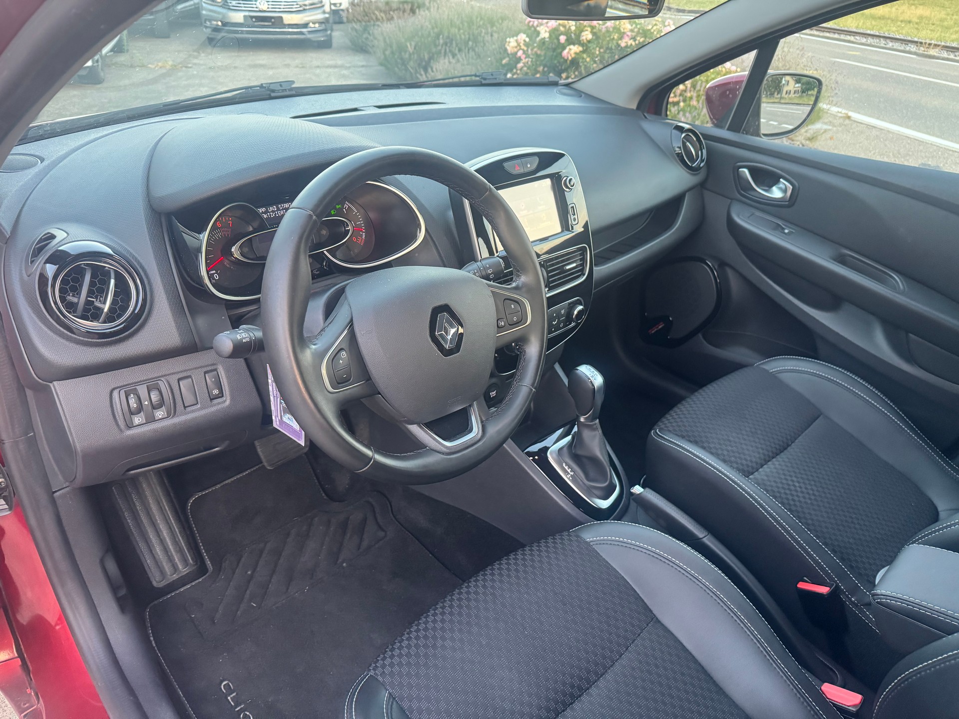 RENAULT Clio 1.2 16V T Initiale Paris EDC-image-4