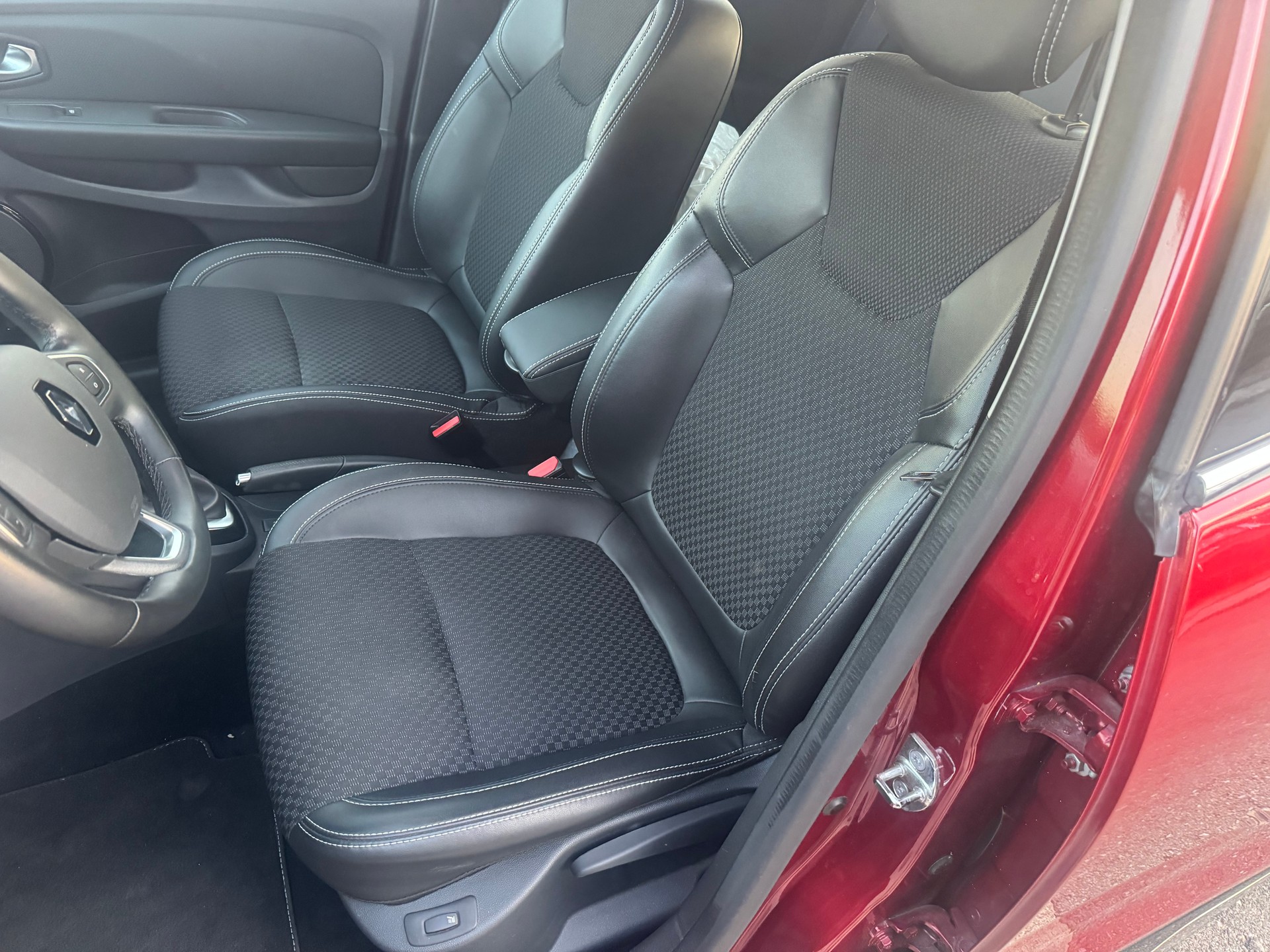 RENAULT Clio 1.2 16V T Initiale Paris EDC-image-7
