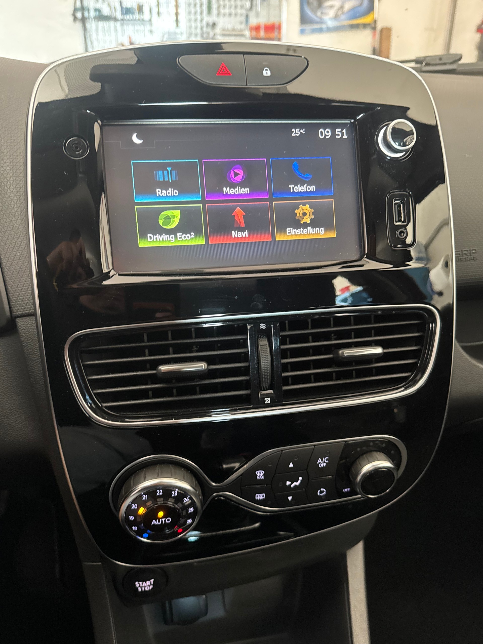 RENAULT Clio 1.2 16V T Initiale Paris EDC-image-10