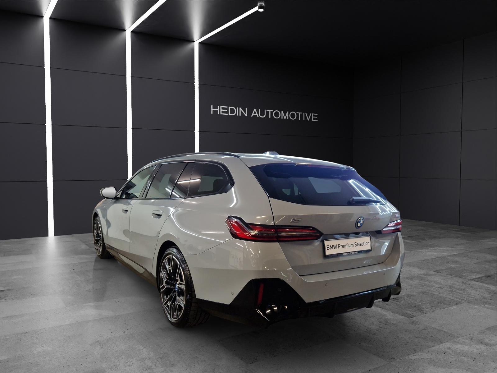 BMW i5 M60 xDrive Touring-showroom-element-2