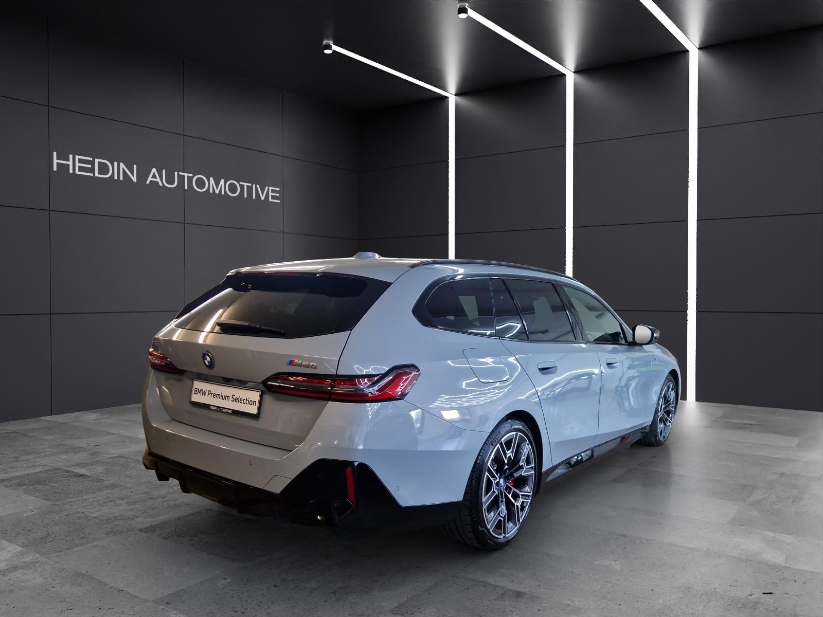 BMW i5 M60 xDrive Touring-image-4