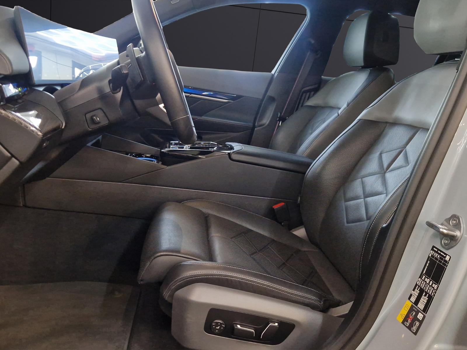 BMW i5 M60 xDrive Touring-image-10