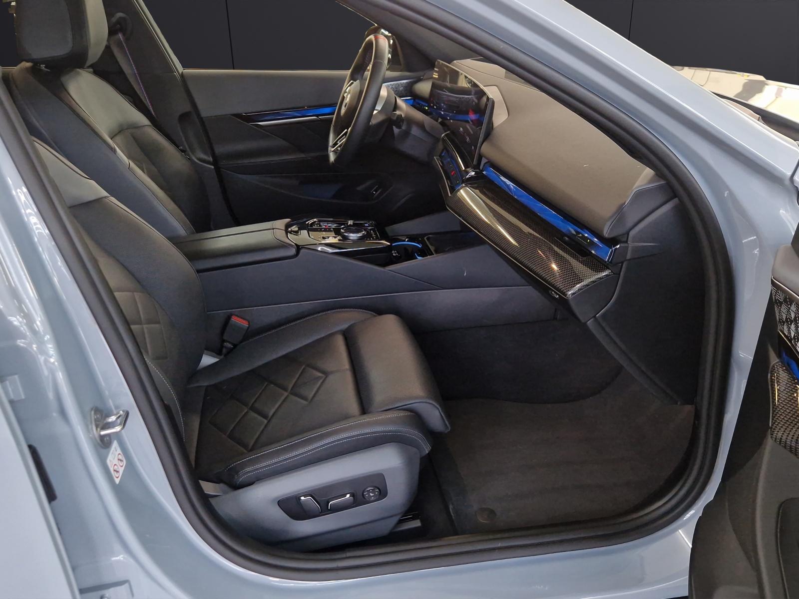 BMW i5 M60 xDrive Touring-image-14
