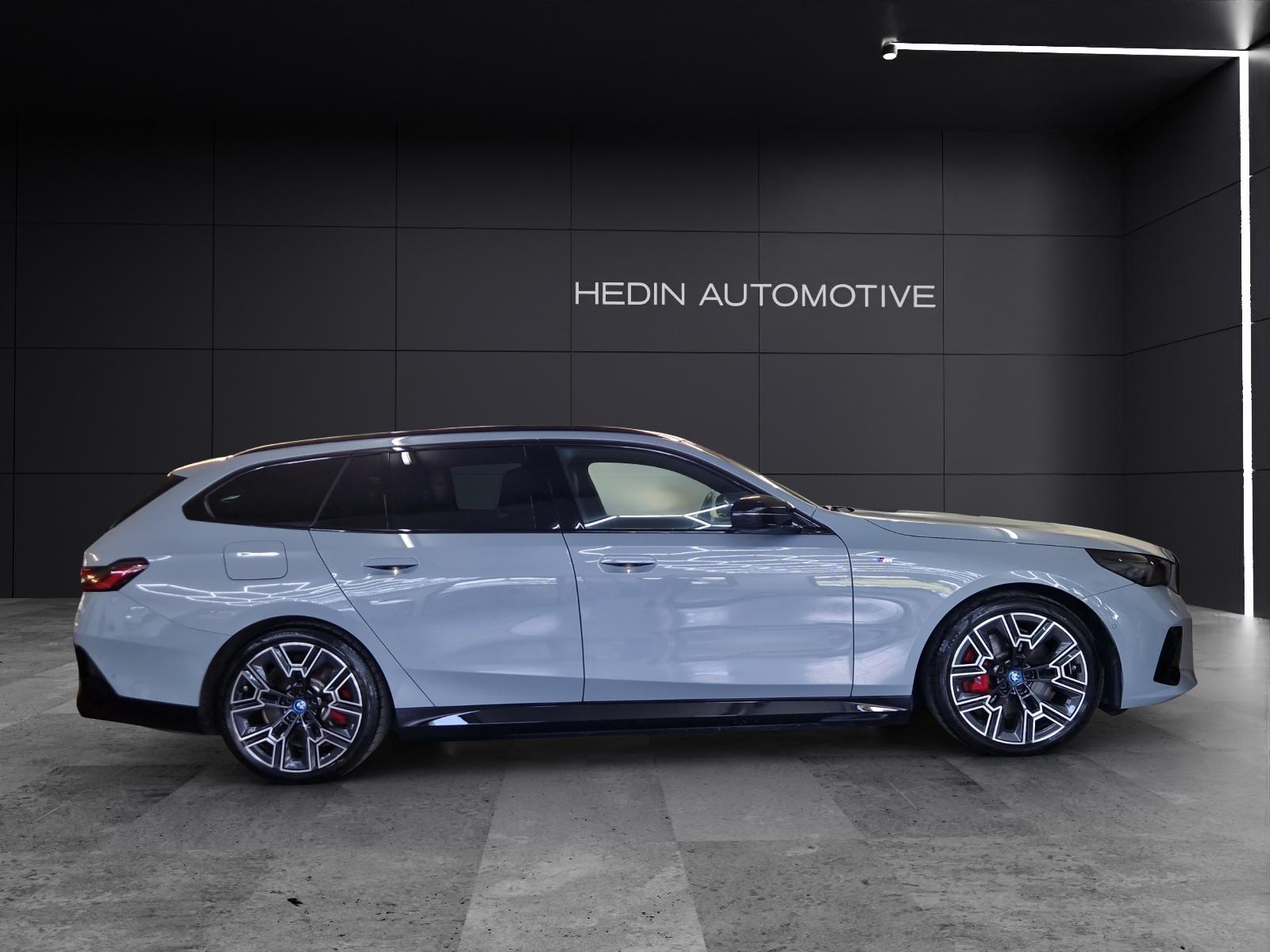 BMW i5 M60 xDrive Touring-image-5