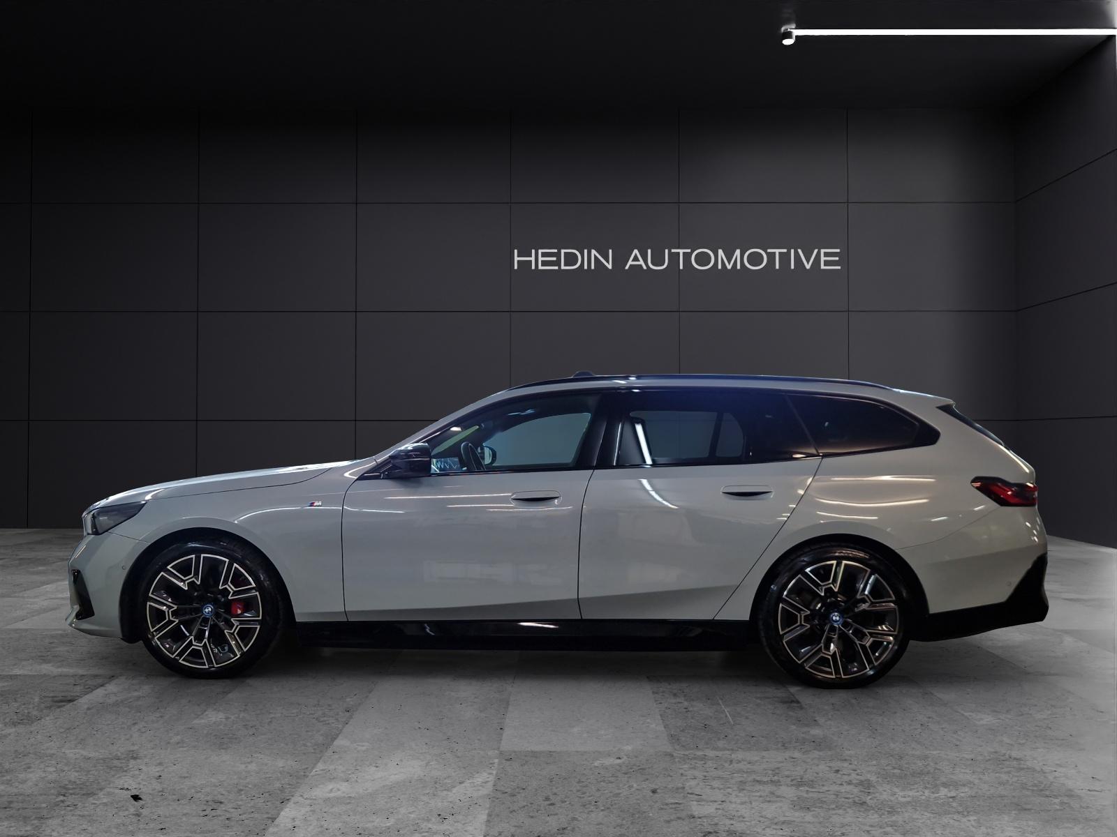 BMW i5 M60 xDrive Touring-showroom-element-1