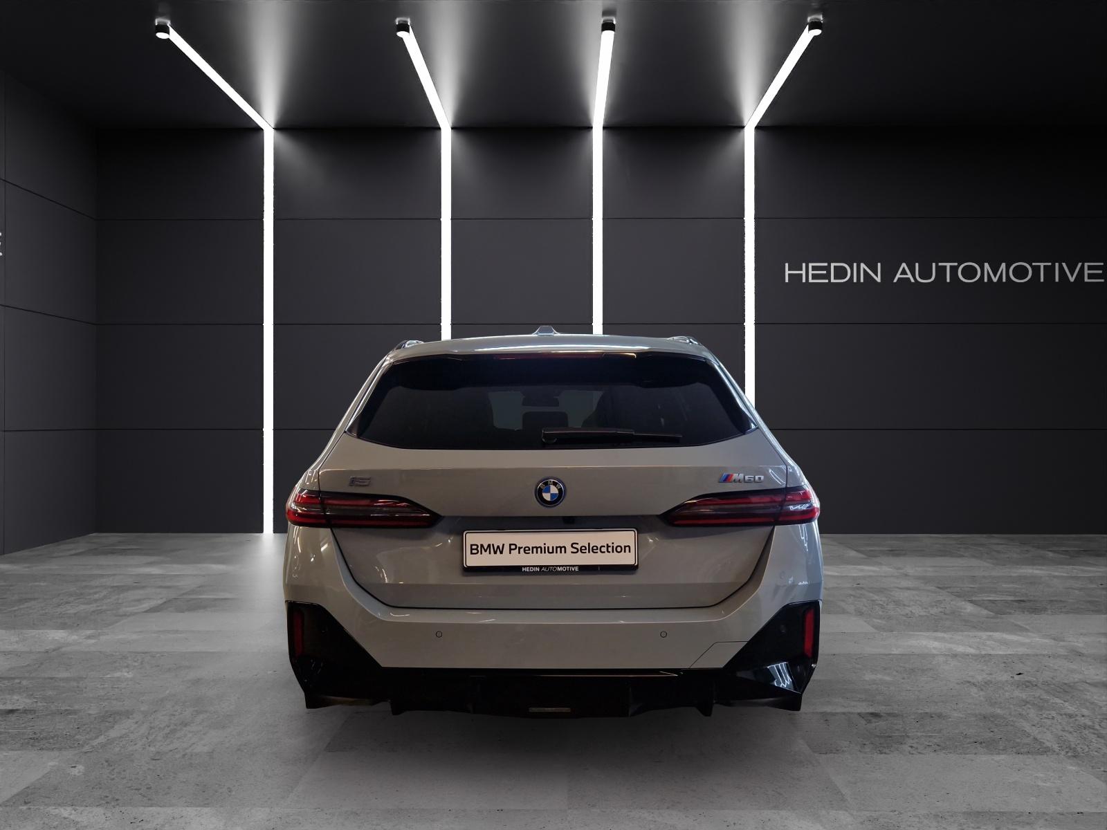 BMW i5 M60 xDrive Touring-showroom-element-3