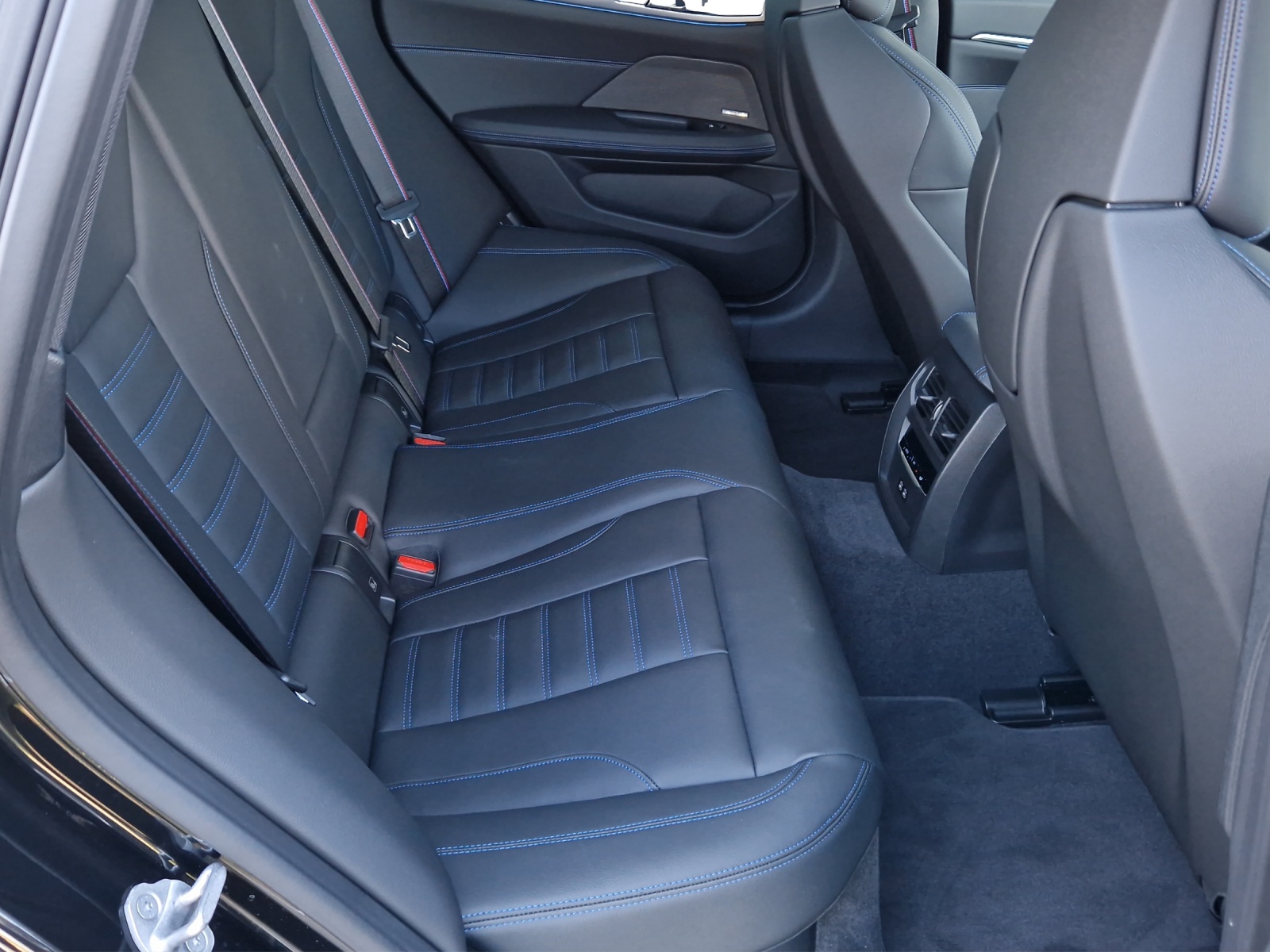 BMW i4 M60 M Sport Pro-image-21
