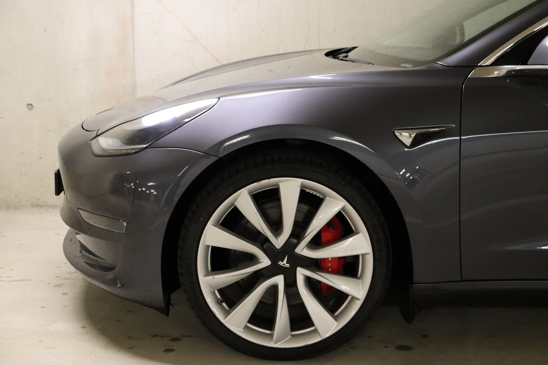 TESLA Model 3 Long Range Dual Motor AWD-showroom-element-3