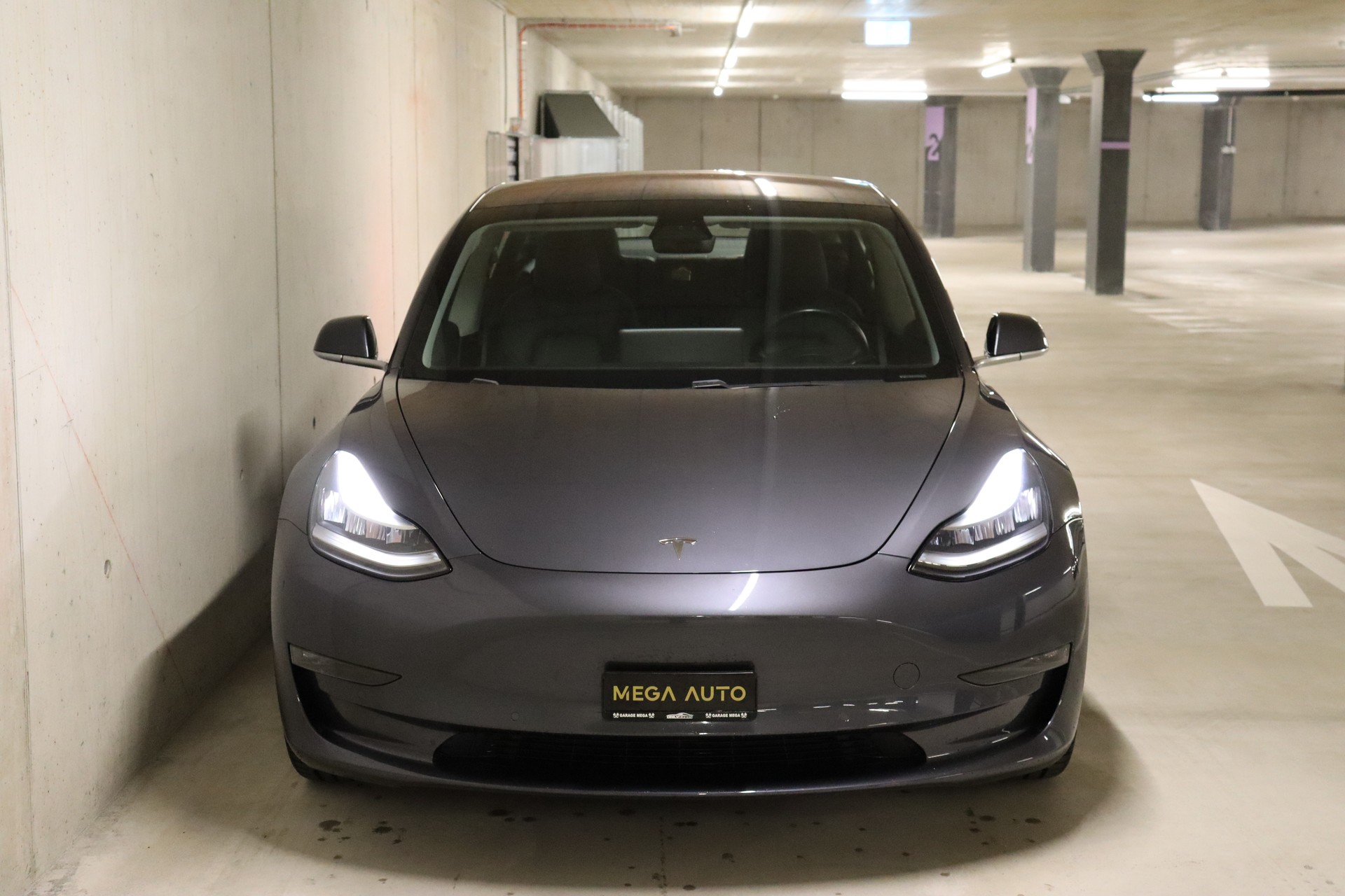 TESLA Model 3 Long Range Dual Motor AWD-showroom-element-1