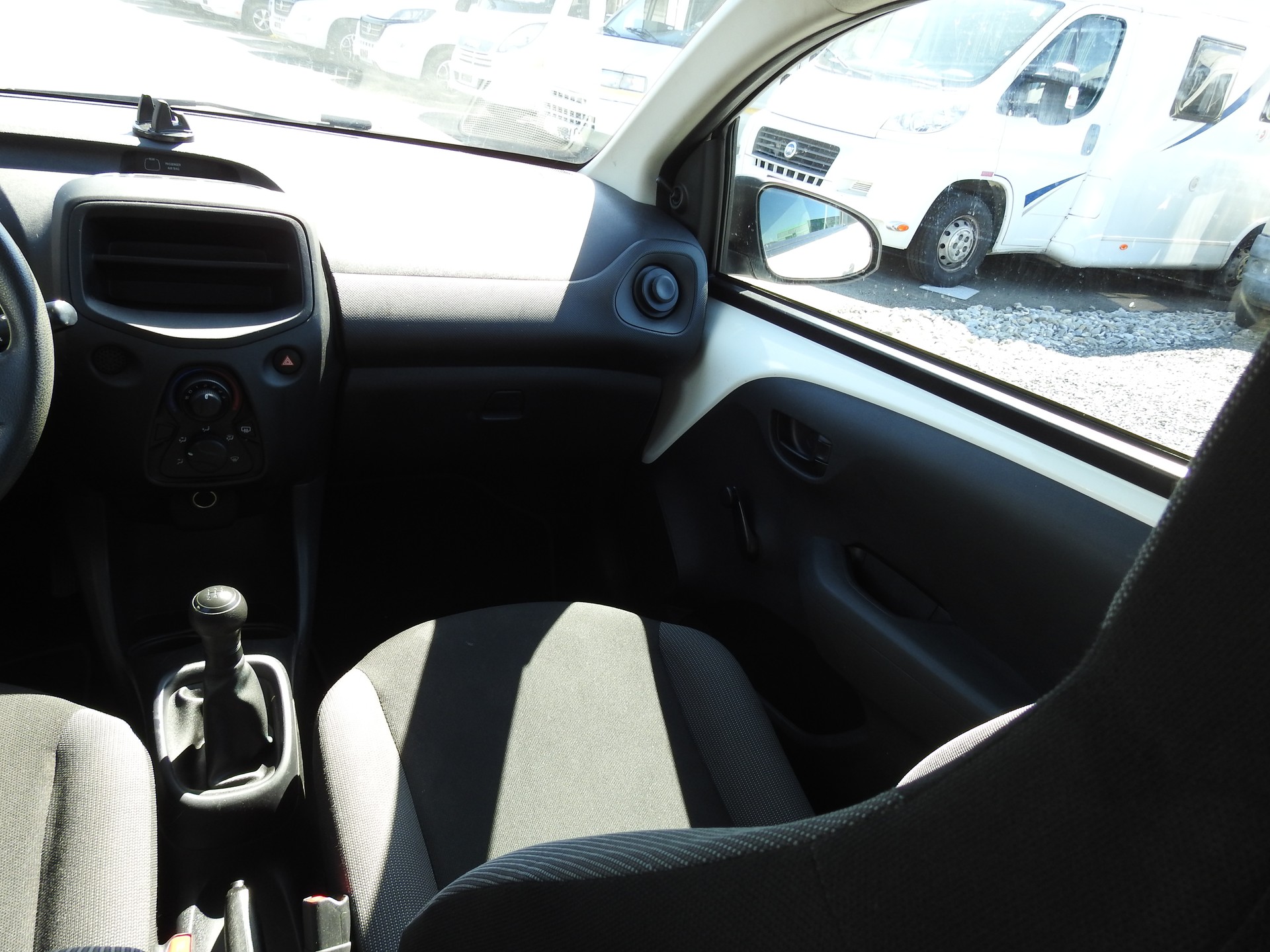 CITROEN C1 1.0 VTi Shine-image-17