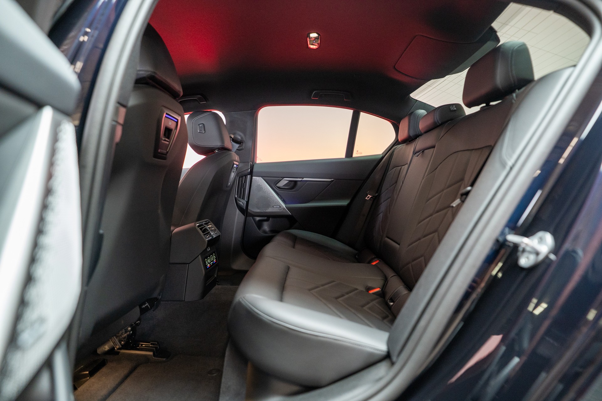 BMW 520i M Sport / Head-Up / Harman Kardon / 360° Kamera-image-11