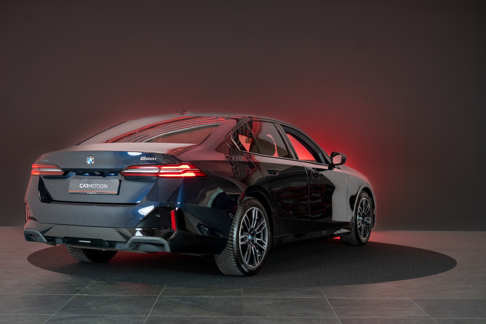BMW 520i M Sport / Head-Up / Harman Kardon / 360° Kamera-image-6
