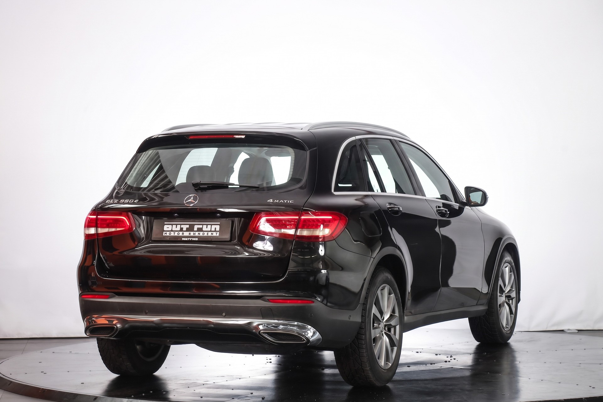 MERCEDES-BENZ GLC 220 d 4Matic 9G-Tronic-showroom-element-3