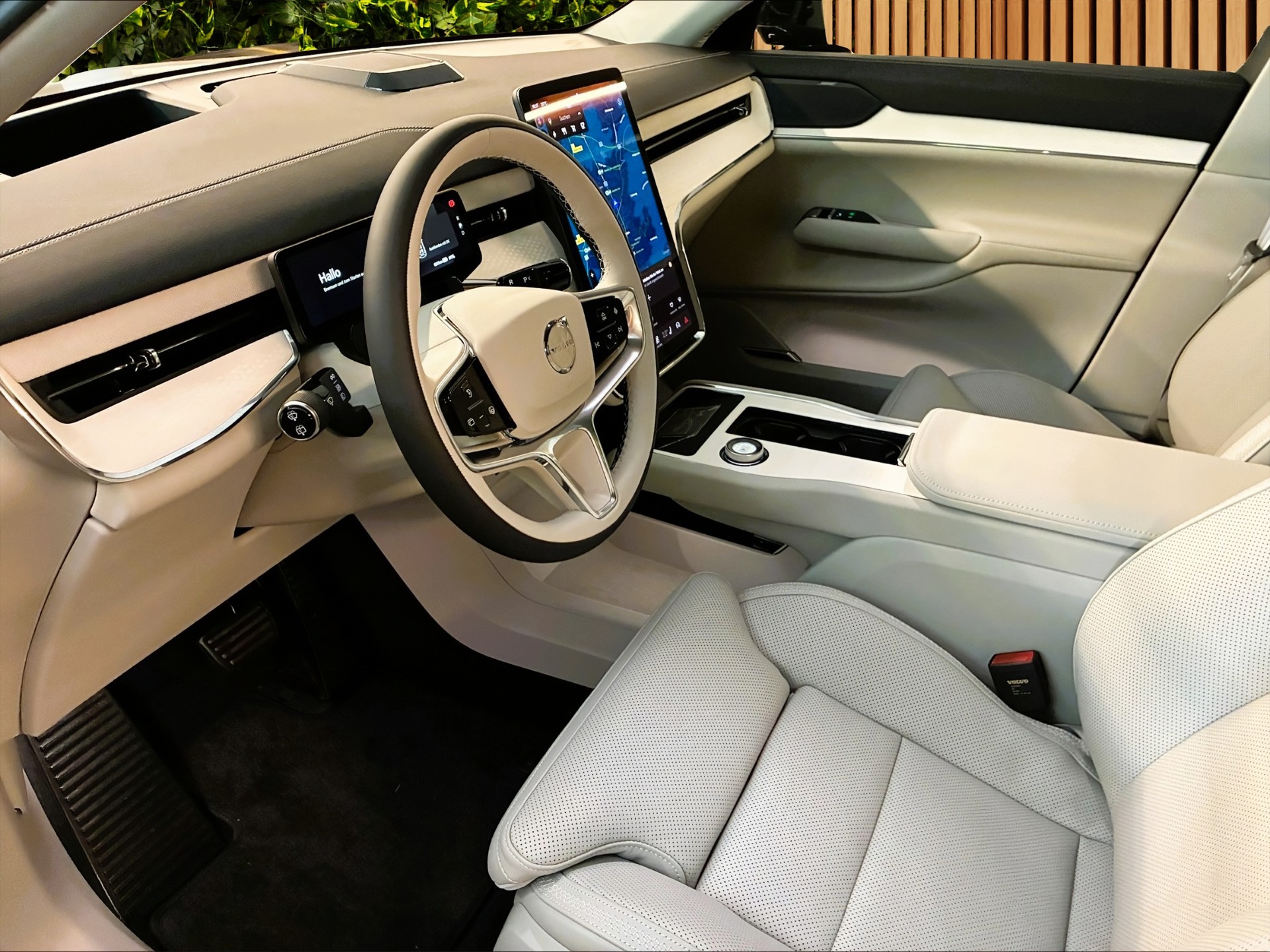 VOLVO Twin Performance Ultra 6P. AWD-image-2