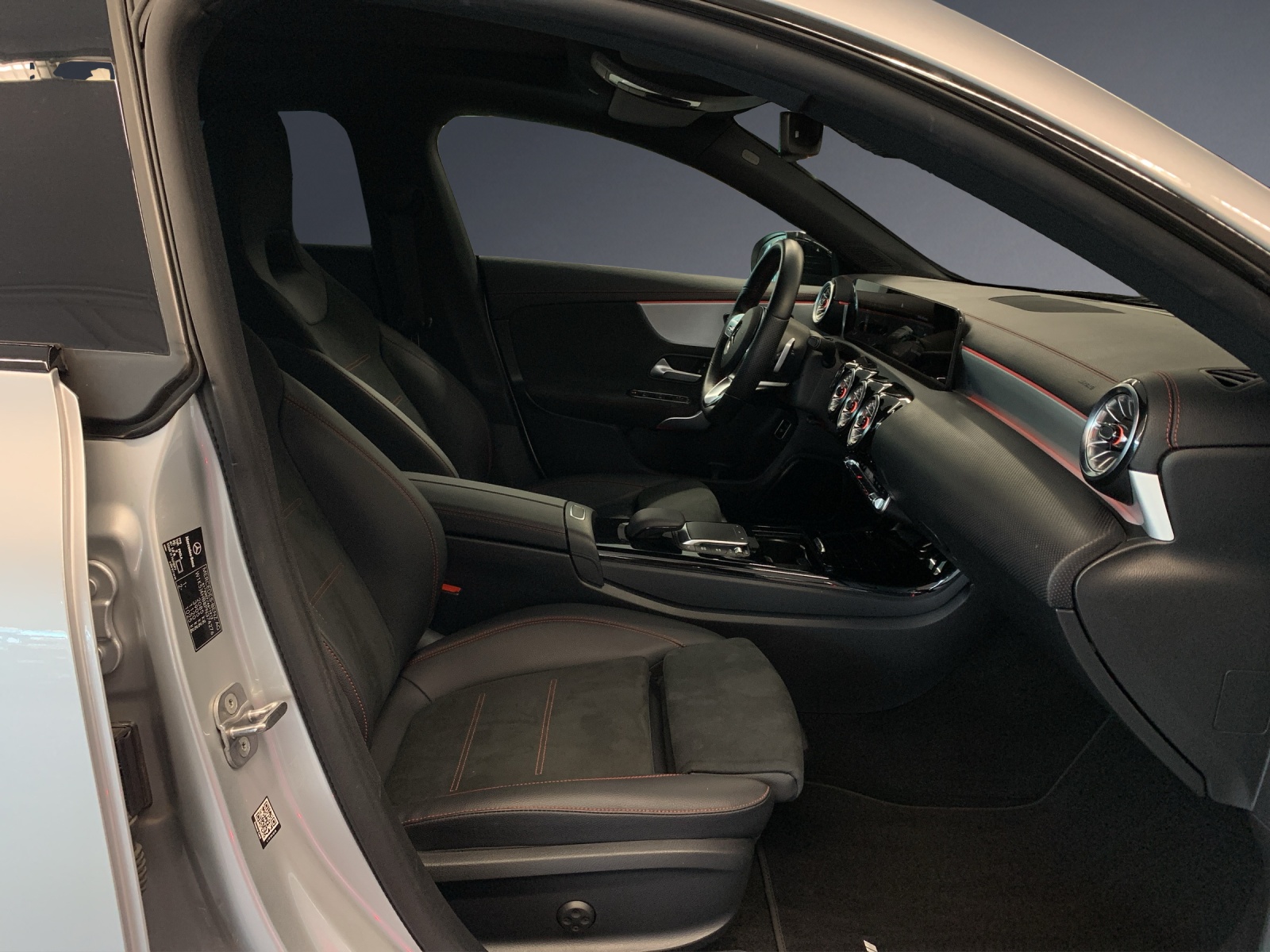 MERCEDES-BENZ CLA 250 4Matic AMG Line 7G-DCT-image-6