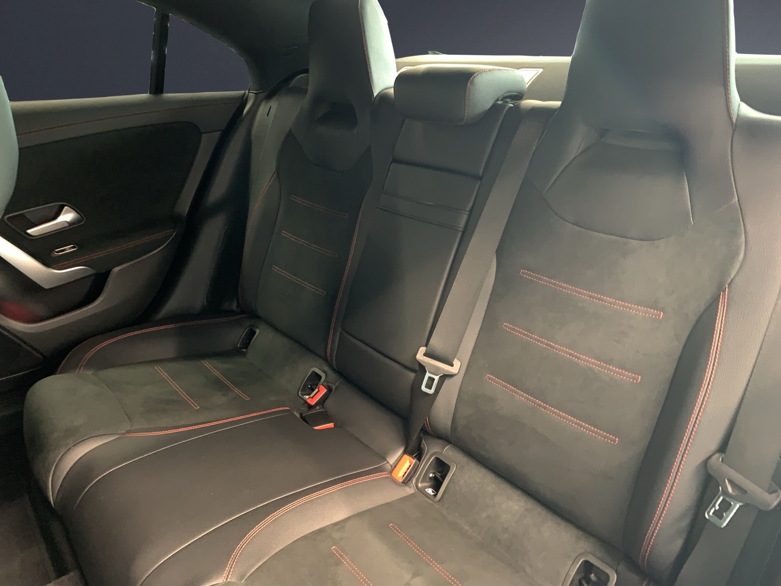 MERCEDES-BENZ CLA 250 4Matic AMG Line 7G-DCT-image-11