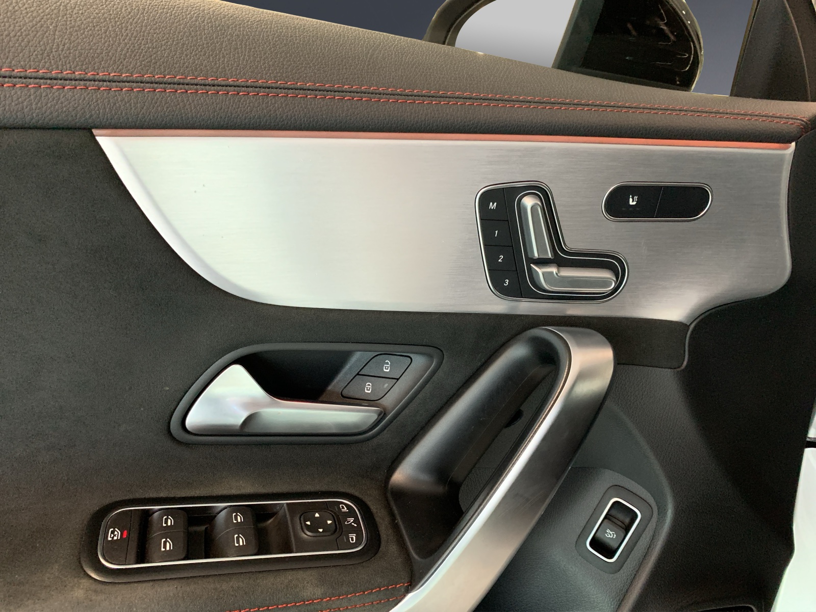 MERCEDES-BENZ CLA 250 4Matic AMG Line 7G-DCT-image-10