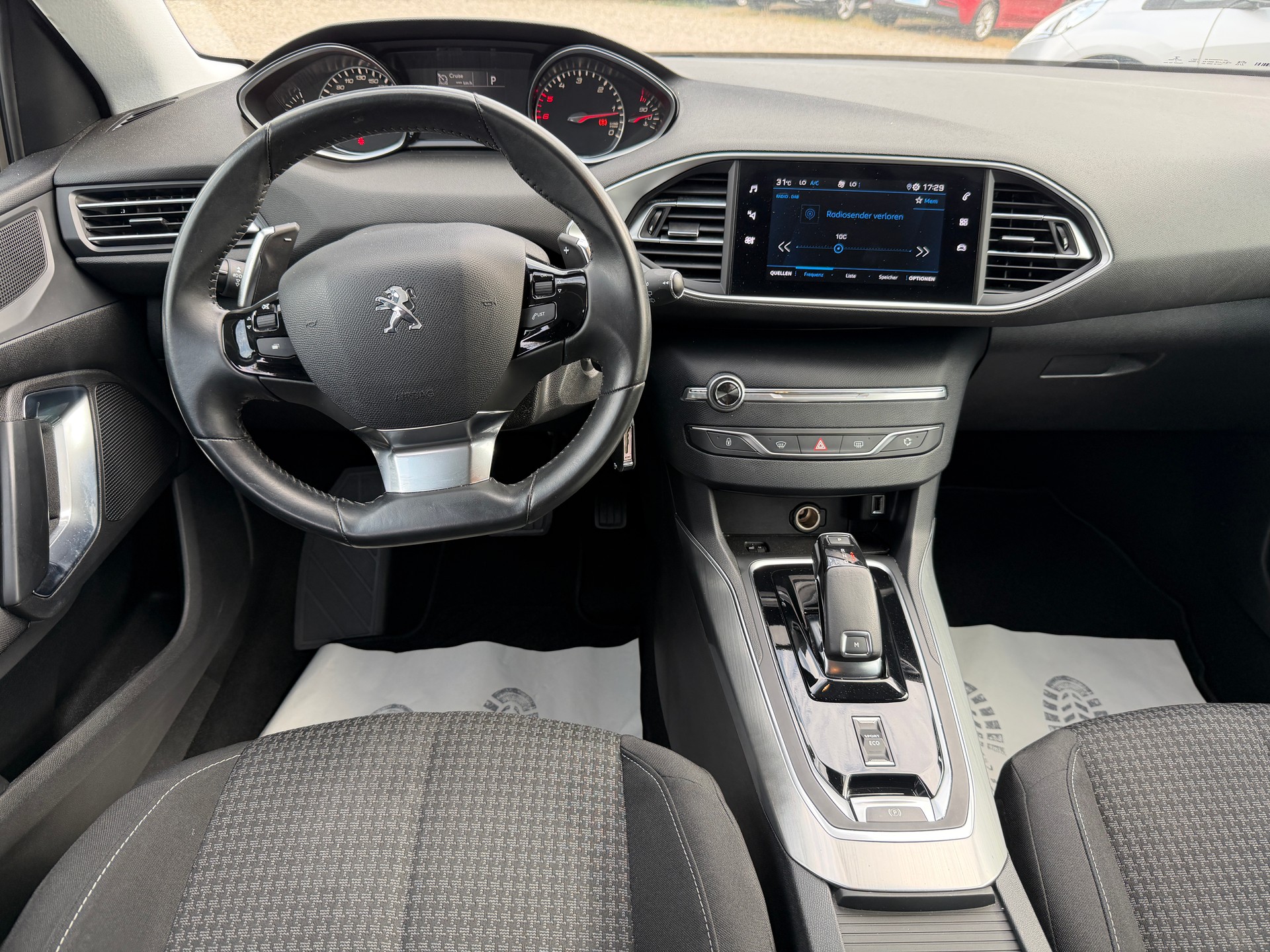 PEUGEOT 308 1.5 BlueHDI Active Pack EAT8-showroom-element-1