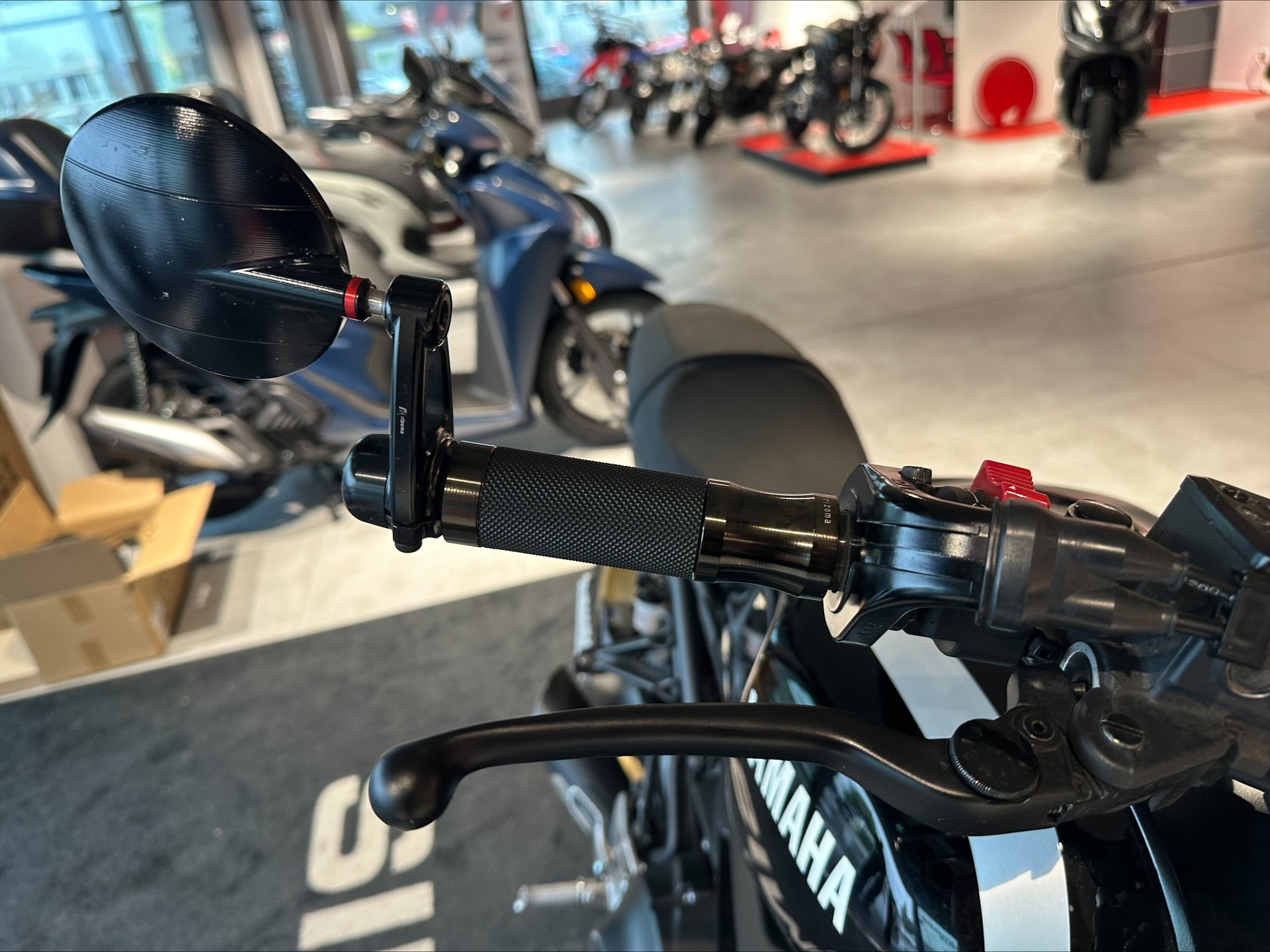 YAMAHA XSR 900 80 Black-image-4