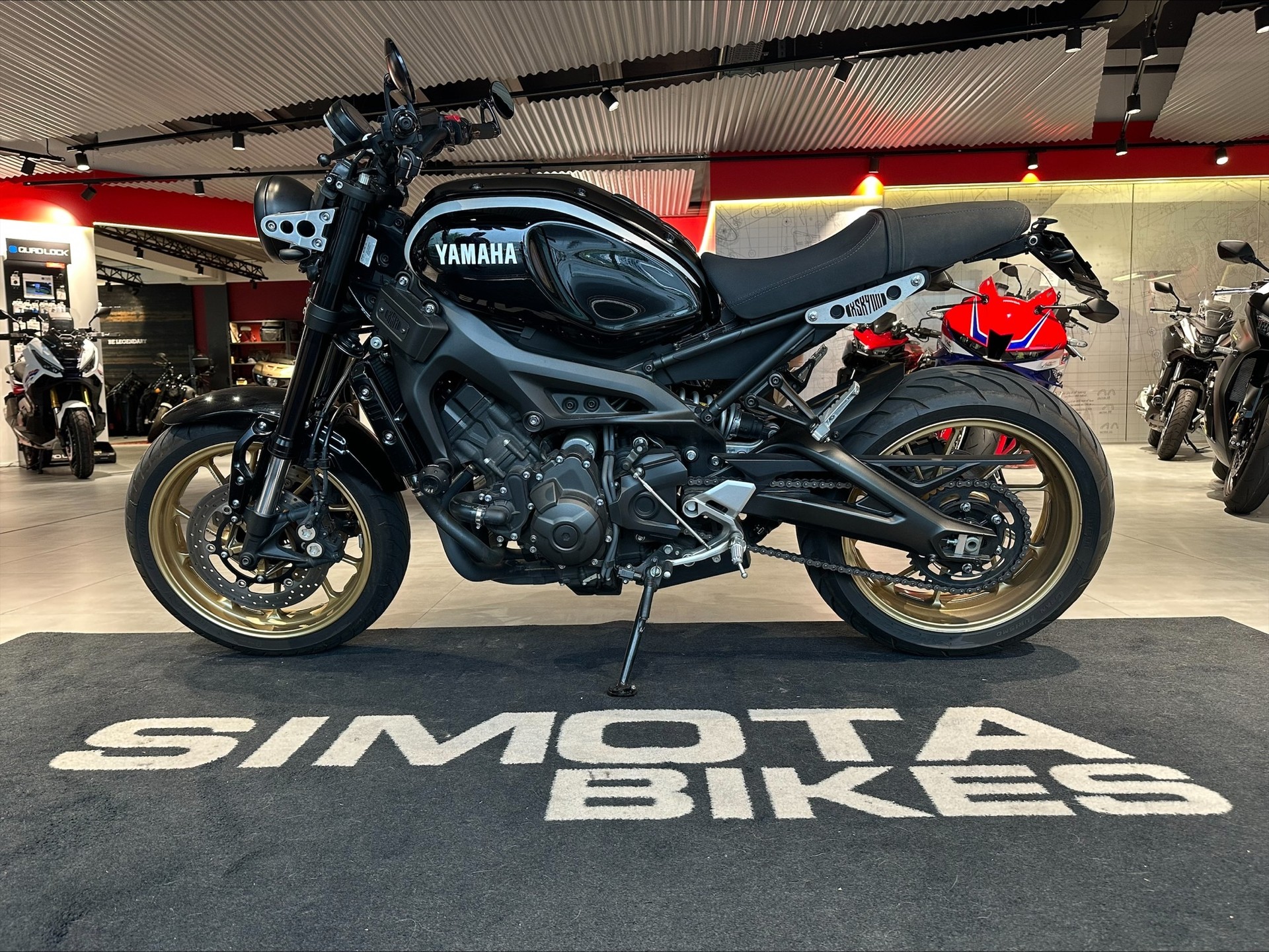 YAMAHA XSR 900 80 Black-image-1