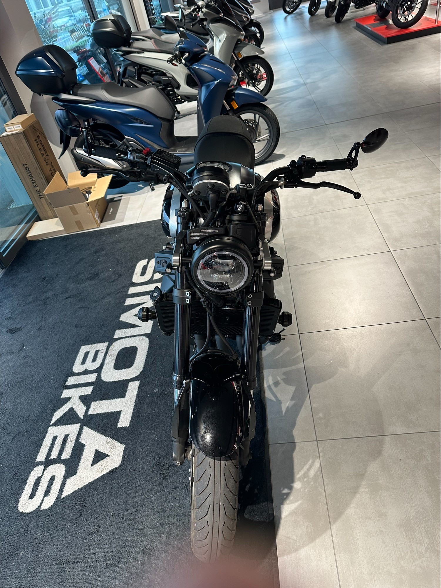 YAMAHA XSR 900 80 Black-image-2