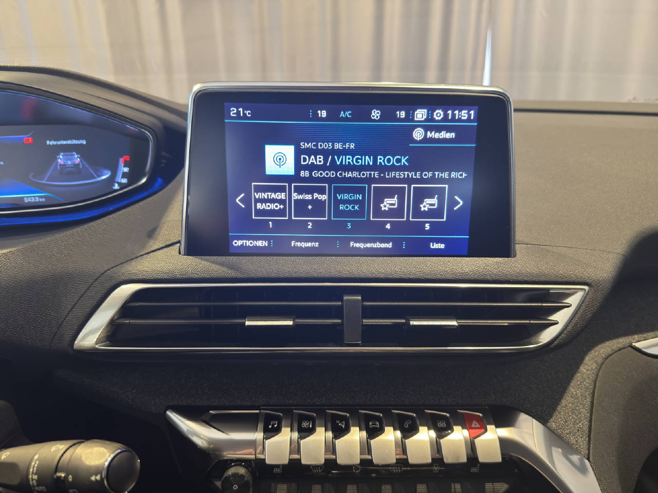 PEUGEOT 3008 1.5 BlueHDi Allure-image-9