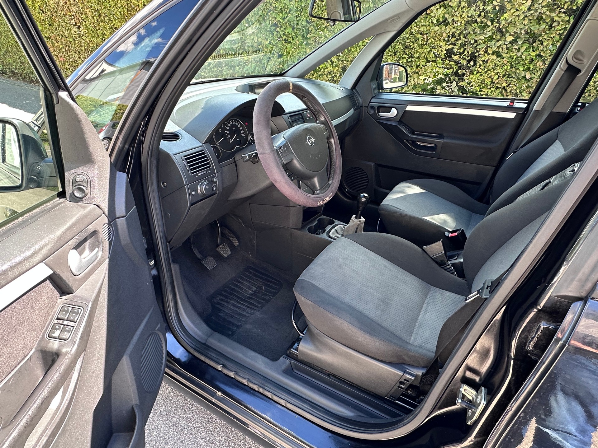OPEL Meriva 1.8i 16V Cosmo-image-9