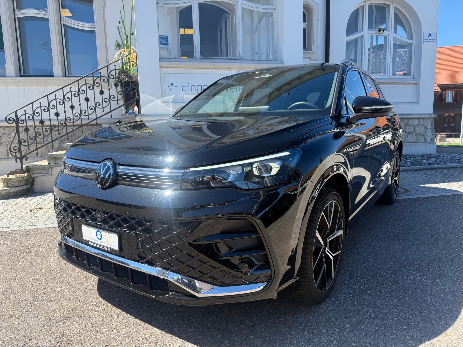 VW Tiguan 2.0 TSI R-Line DSG 4motion-showroom-element-1