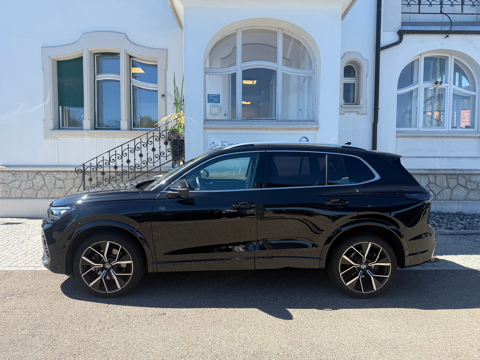VW Tiguan 2.0 TSI R-Line DSG 4motion-showroom-element-3