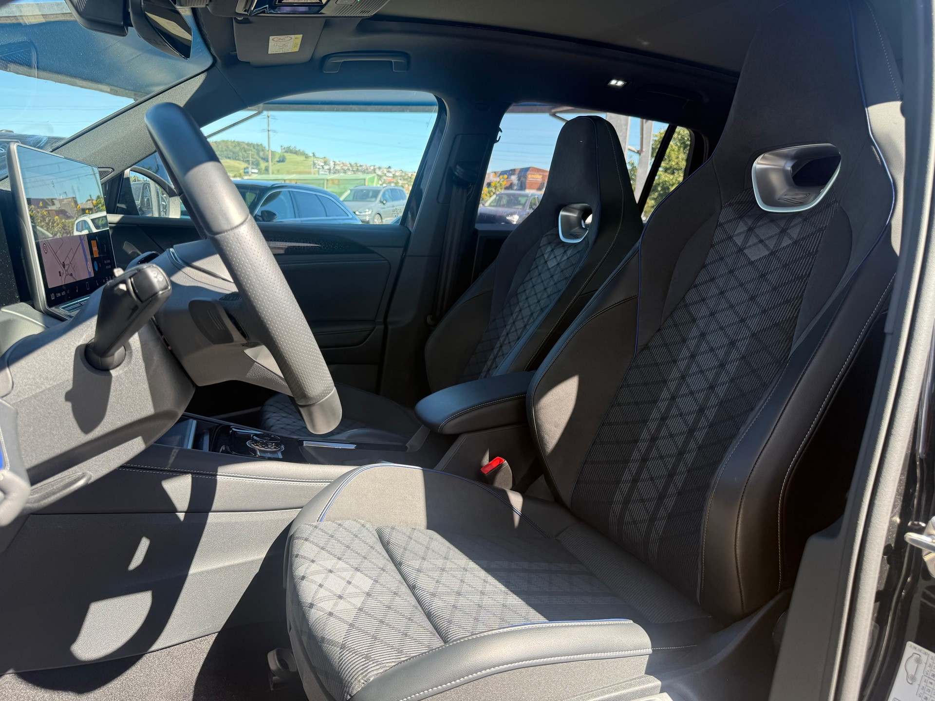 VW Tiguan 2.0 TSI R-Line DSG 4motion-image-9