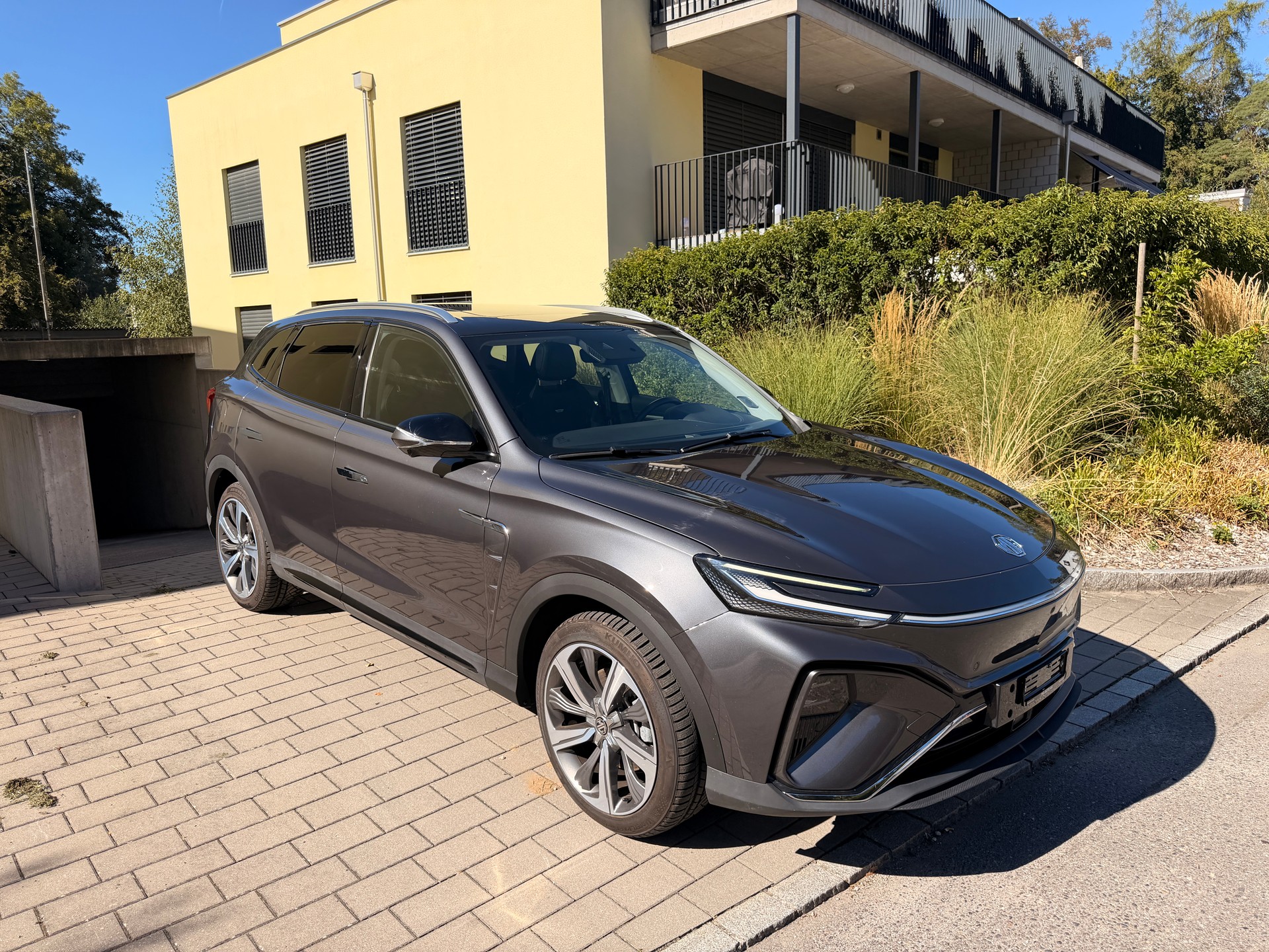 MG Marvel R EV 70kWh Performance AWD-showroom-element-2