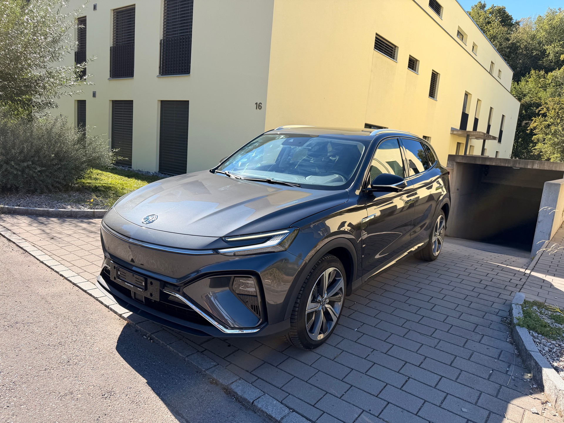 MG Marvel R EV 70kWh Performance AWD-showroom-element-1