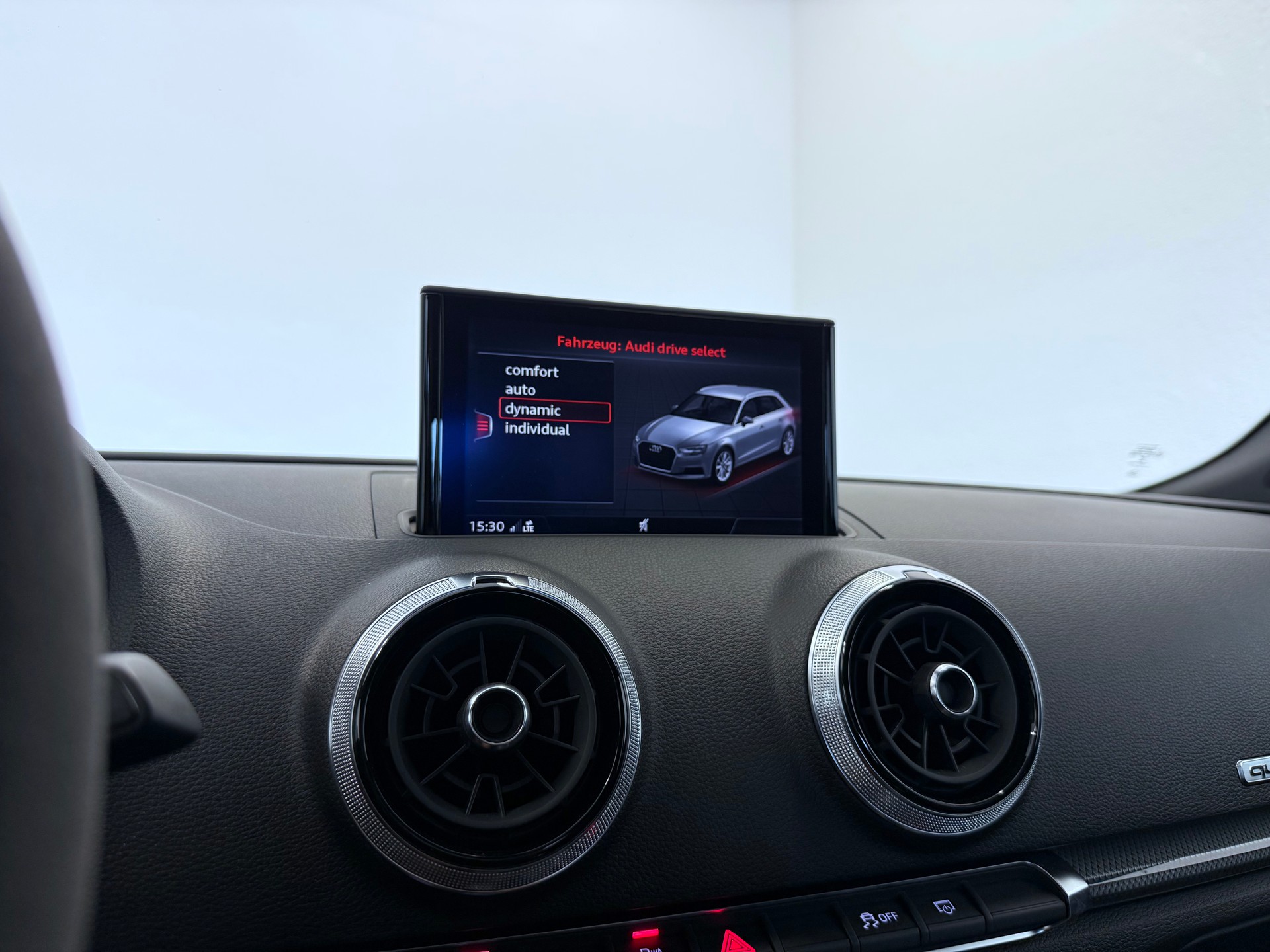 AUDI RS3 Sportback 2.5 TSI quattro S-tronic "ALL BLACK "-image-22