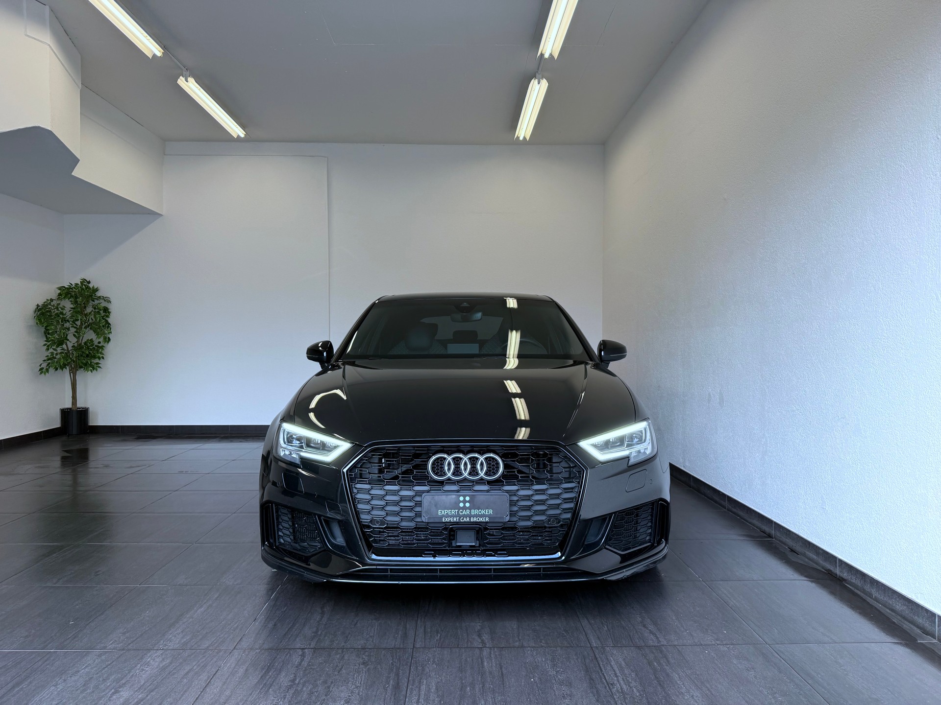 AUDI RS3 Sportback 2.5 TSI quattro S-tronic "ALL BLACK "-showroom-element-3