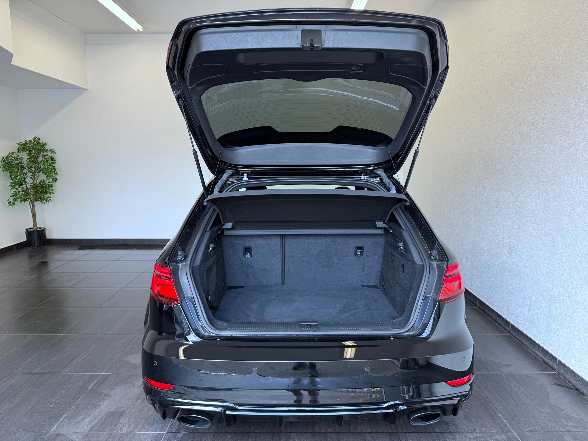 AUDI RS3 Sportback 2.5 TSI quattro S-tronic "ALL BLACK "-image-12