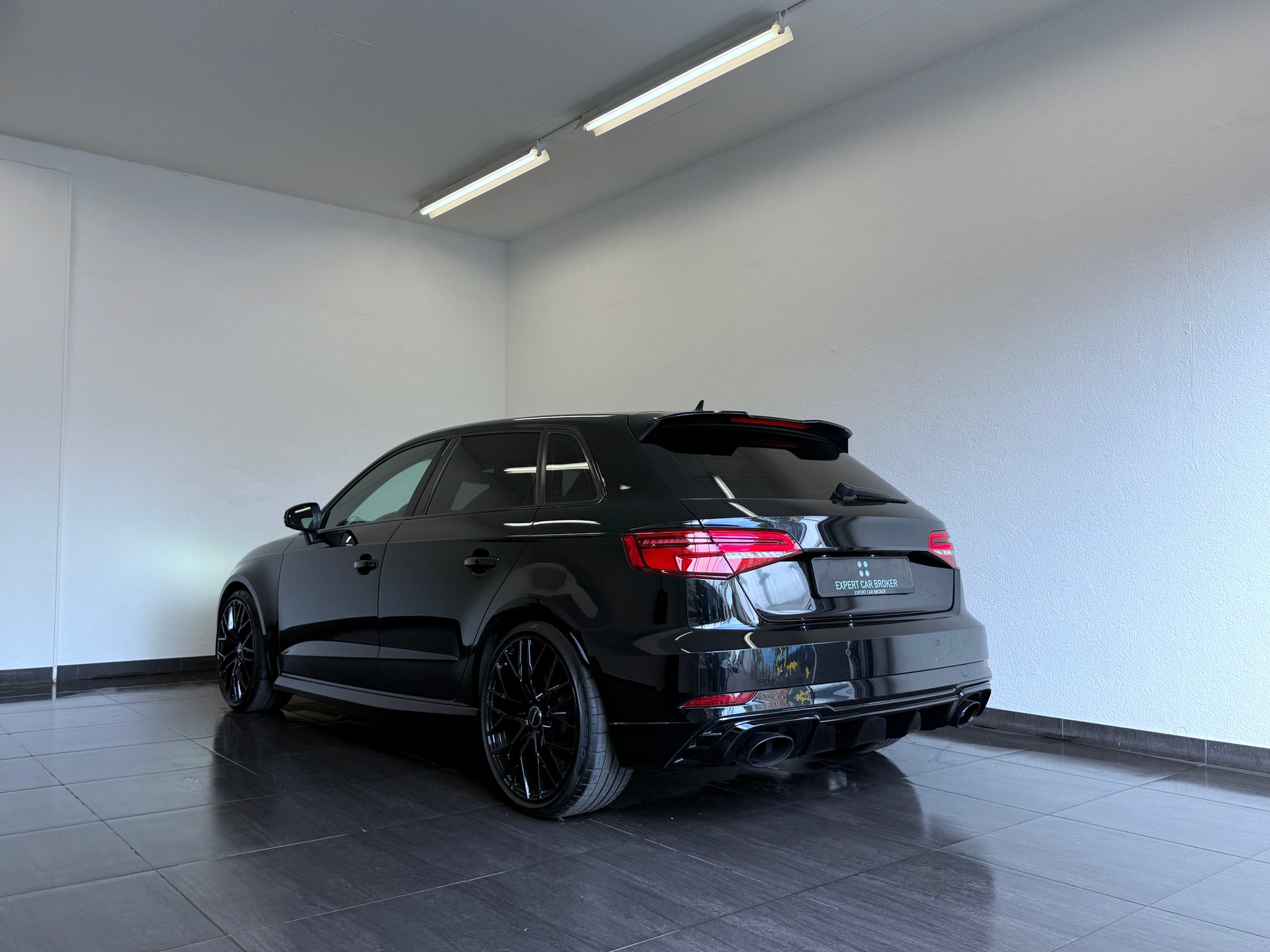 AUDI RS3 Sportback 2.5 TSI quattro S-tronic "ALL BLACK "-image-9