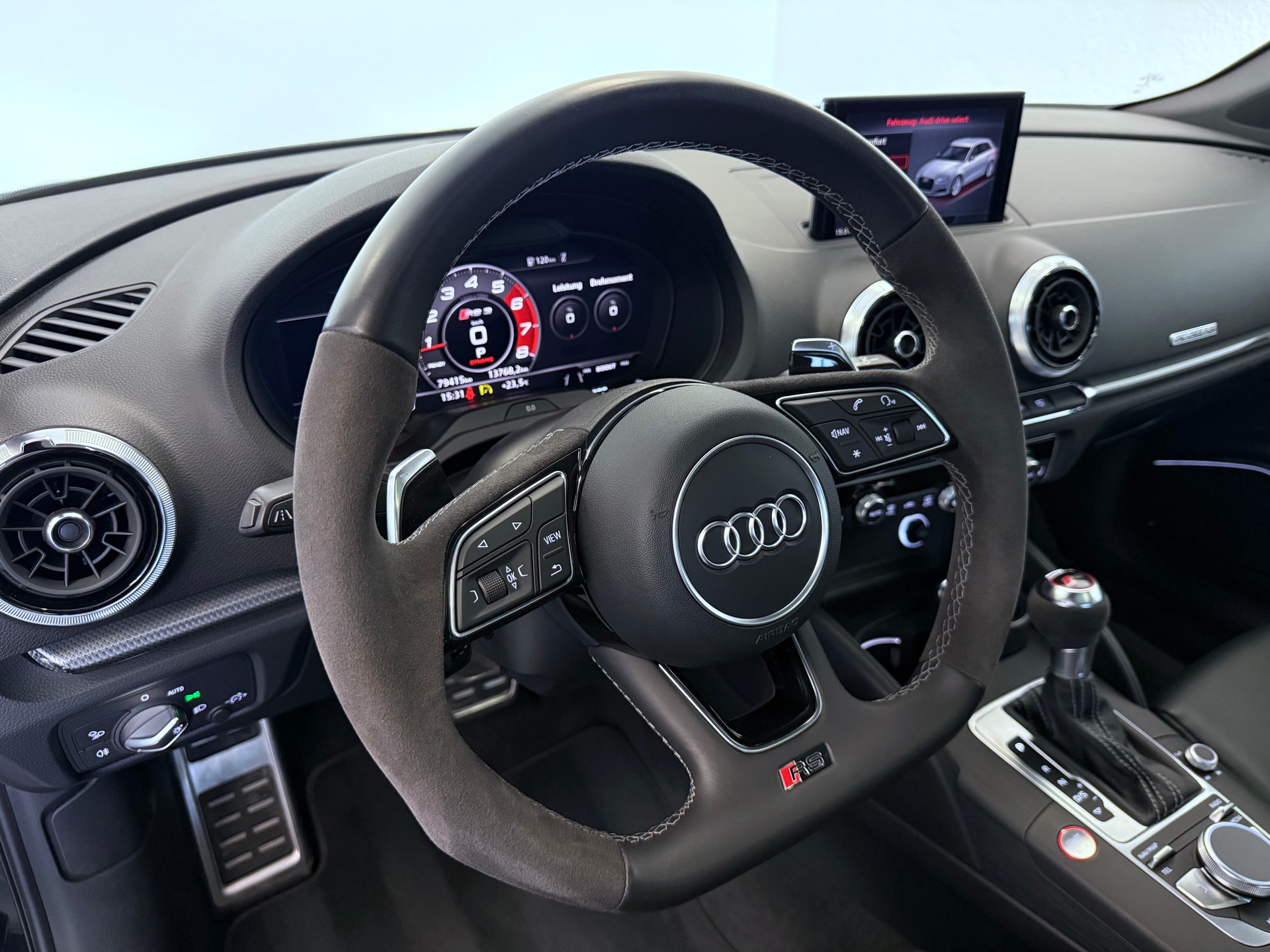 AUDI RS3 Sportback 2.5 TSI quattro S-tronic "ALL BLACK "-image-18