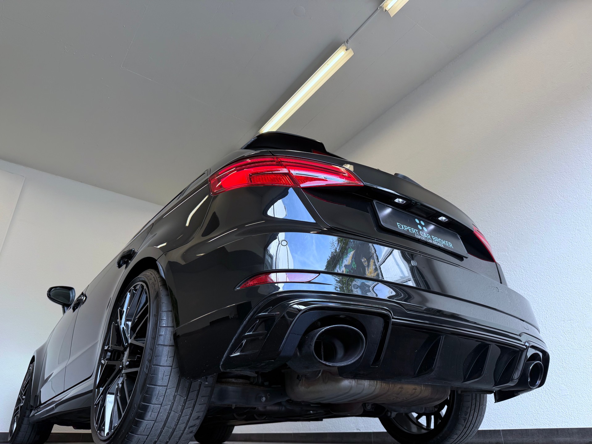 AUDI RS3 Sportback 2.5 TSI quattro S-tronic "ALL BLACK "-image-10