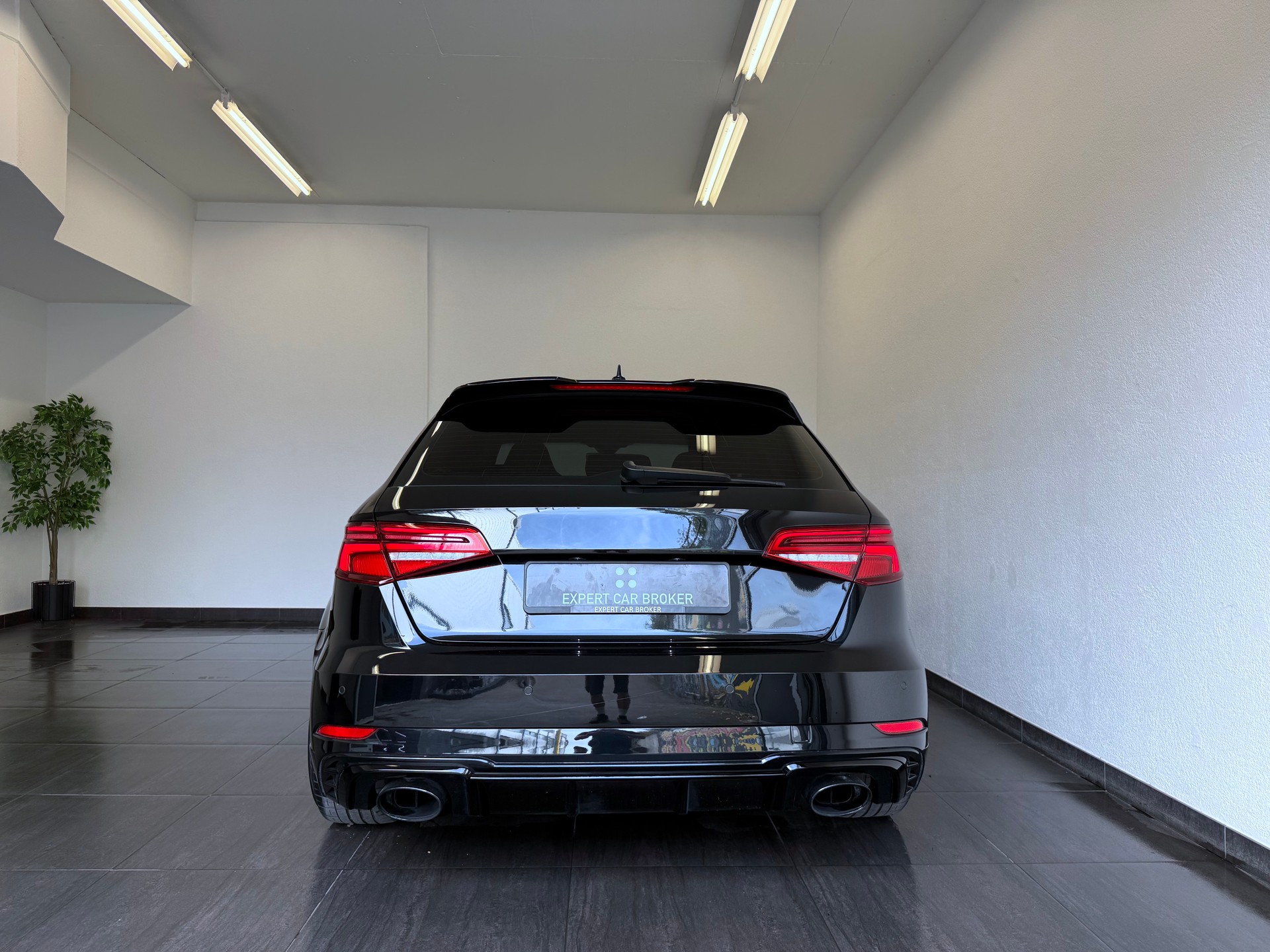 AUDI RS3 Sportback 2.5 TSI quattro S-tronic "ALL BLACK "-image-11