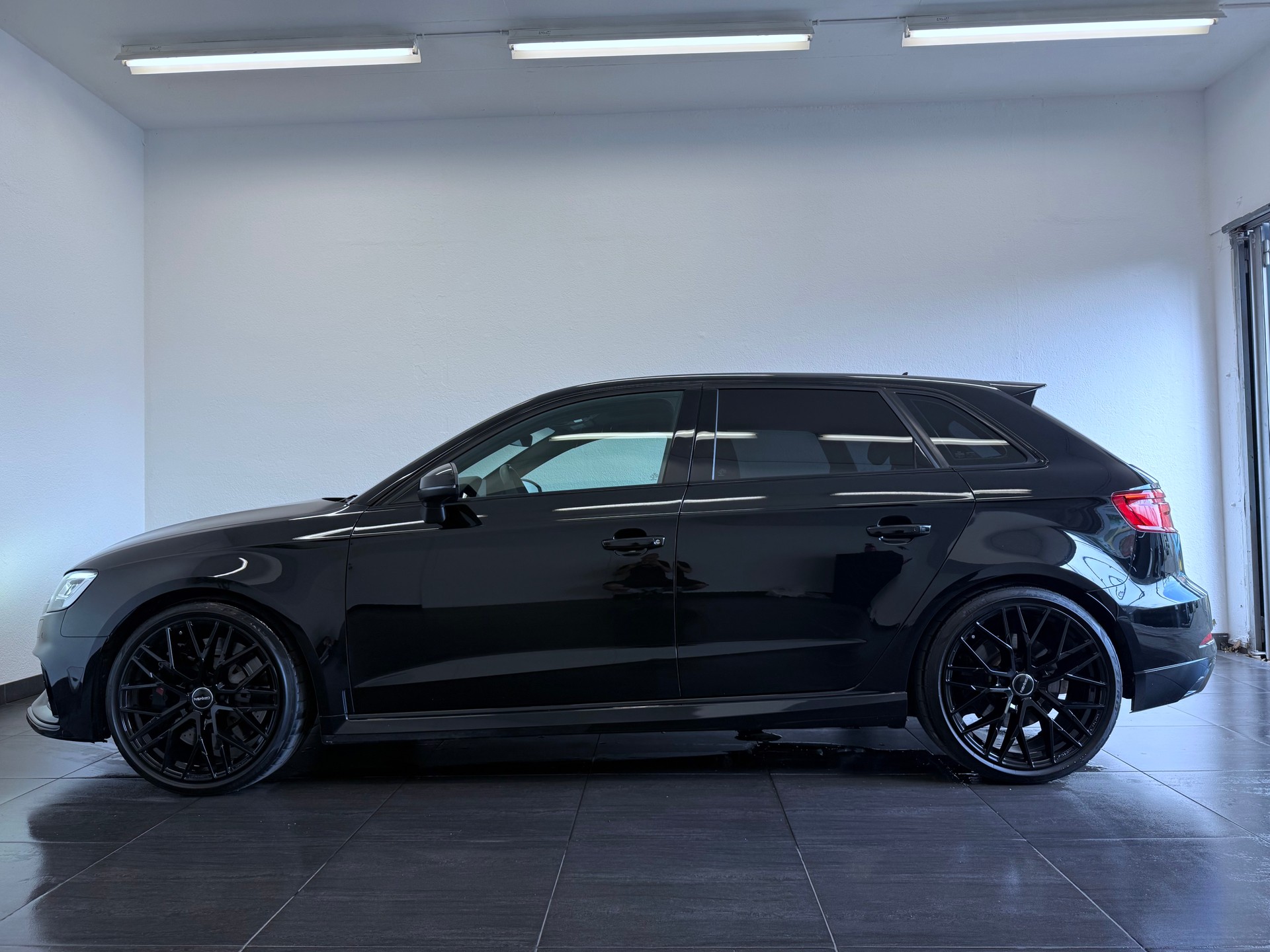 AUDI RS3 Sportback 2.5 TSI quattro S-tronic "ALL BLACK "-image-6