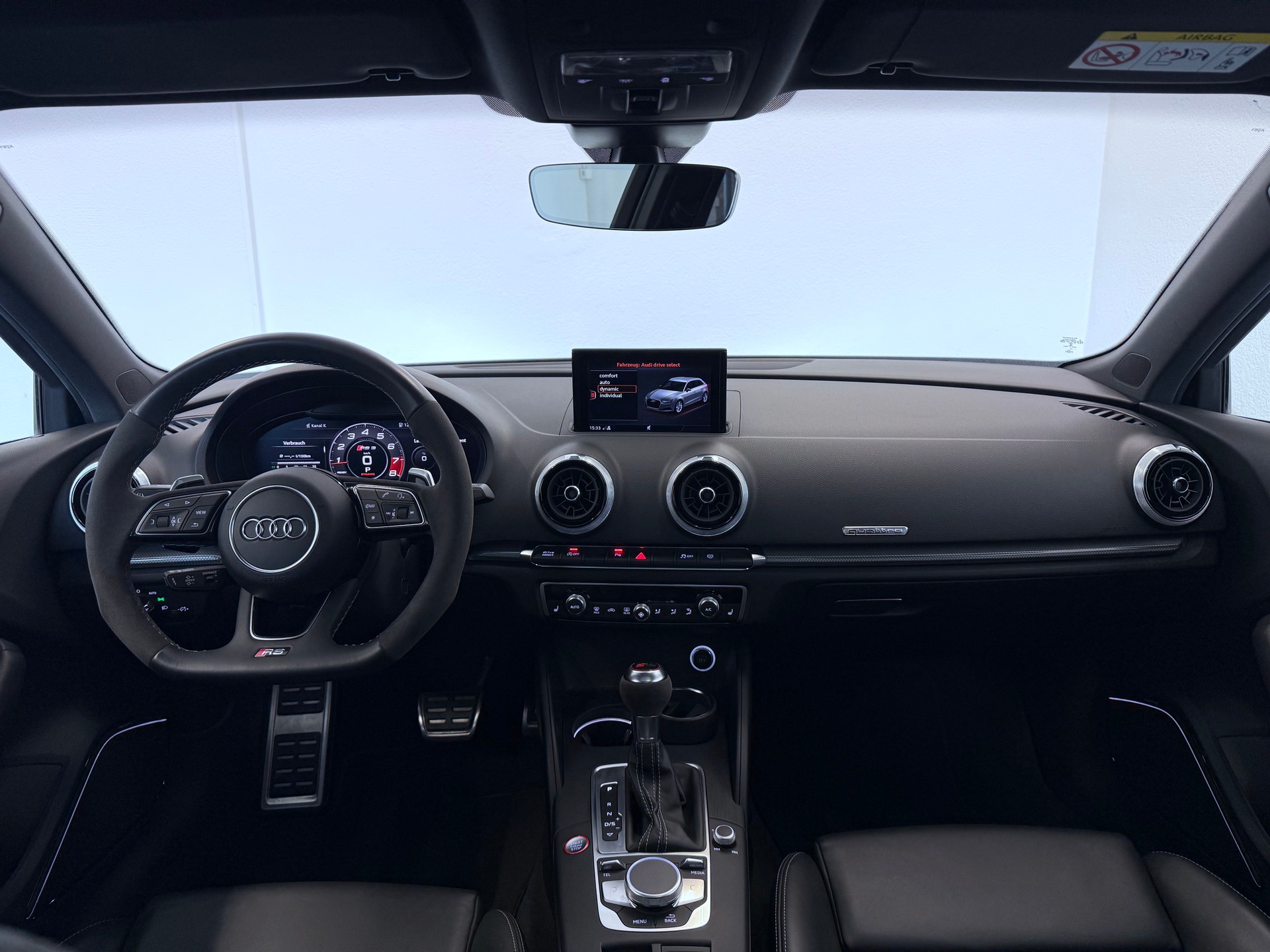 AUDI RS3 Sportback 2.5 TSI quattro S-tronic "ALL BLACK "-image-13