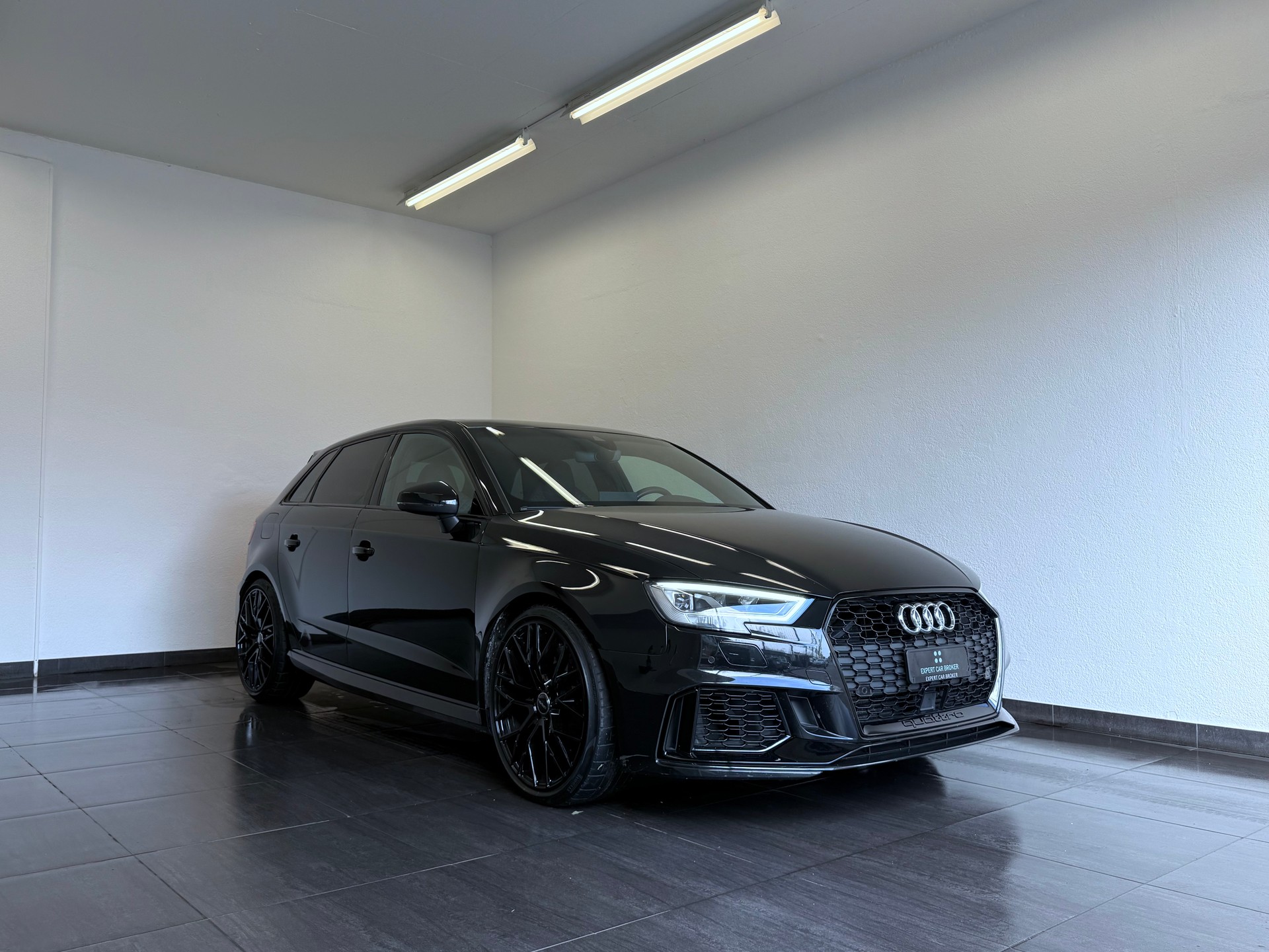AUDI RS3 Sportback 2.5 TSI quattro S-tronic "ALL BLACK "-showroom-element-1