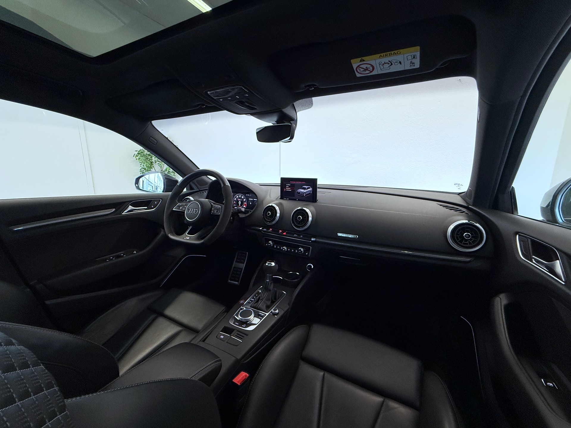 AUDI RS3 Sportback 2.5 TSI quattro S-tronic "ALL BLACK "-image-16