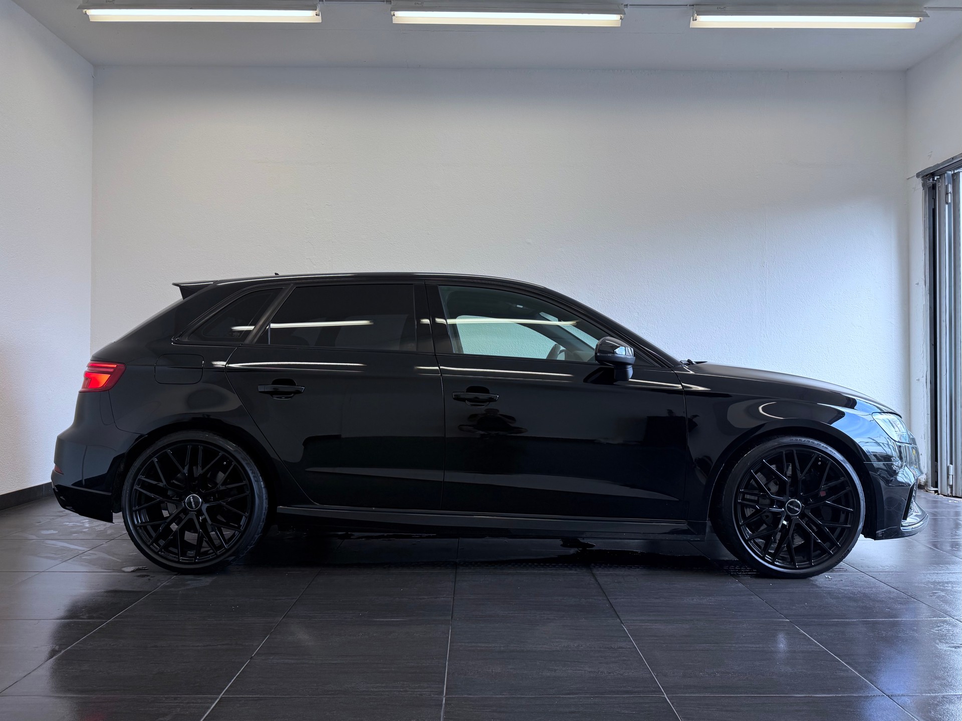 AUDI RS3 Sportback 2.5 TSI quattro S-tronic "ALL BLACK "-image-4