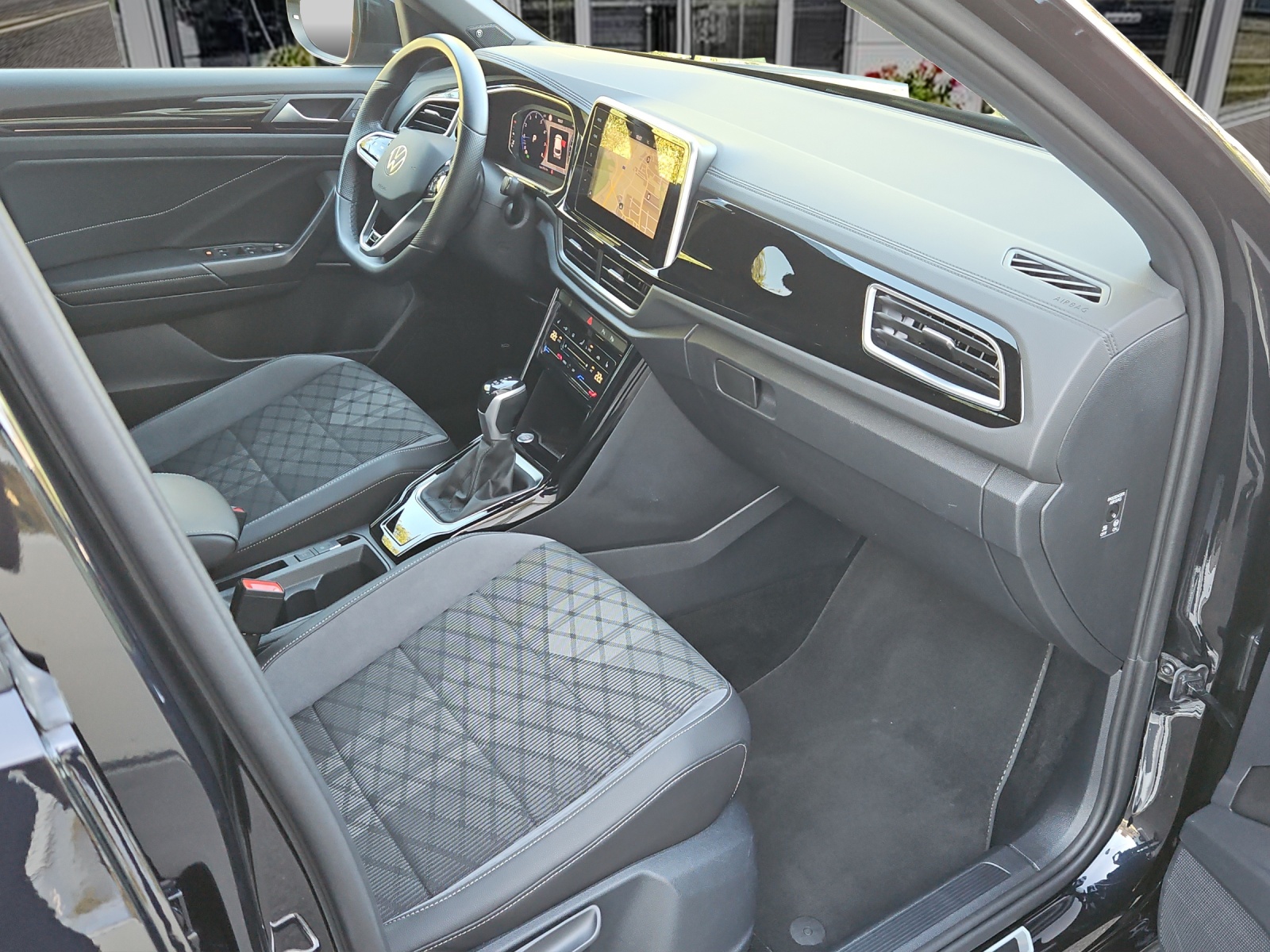 VW T-Roc 1.5 TSI EVO R-Line DSG-image-19