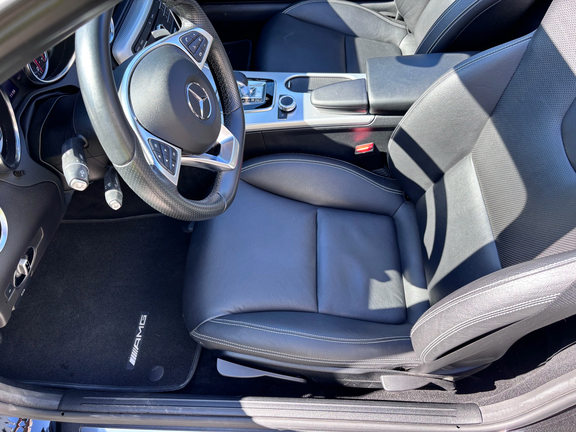 MERCEDES-BENZ SLC 200 AMG Line-image-4