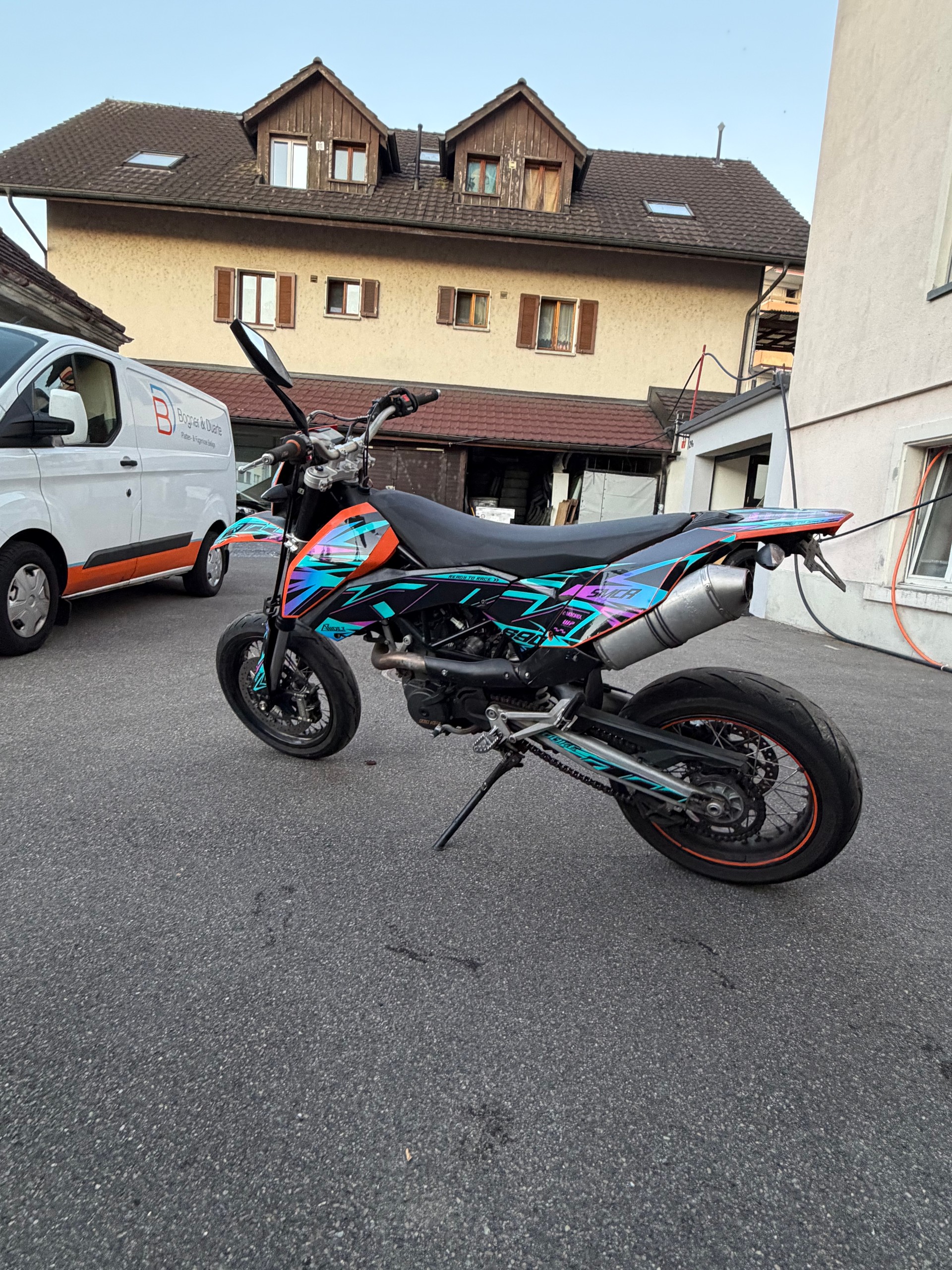 KTM 690 SMC (25kW)-image-1