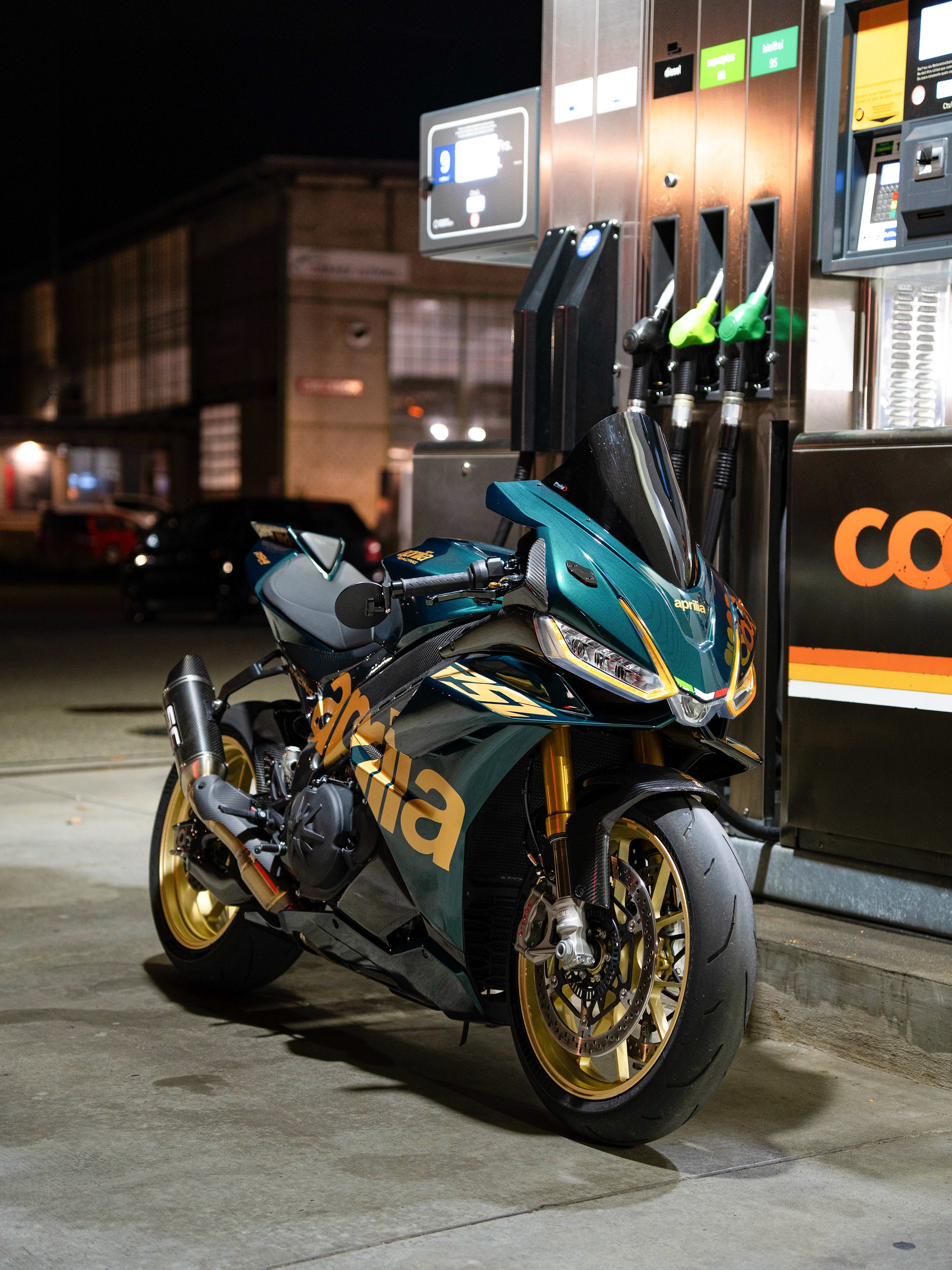 APRILIA RSV4 1100 Factory-image-0